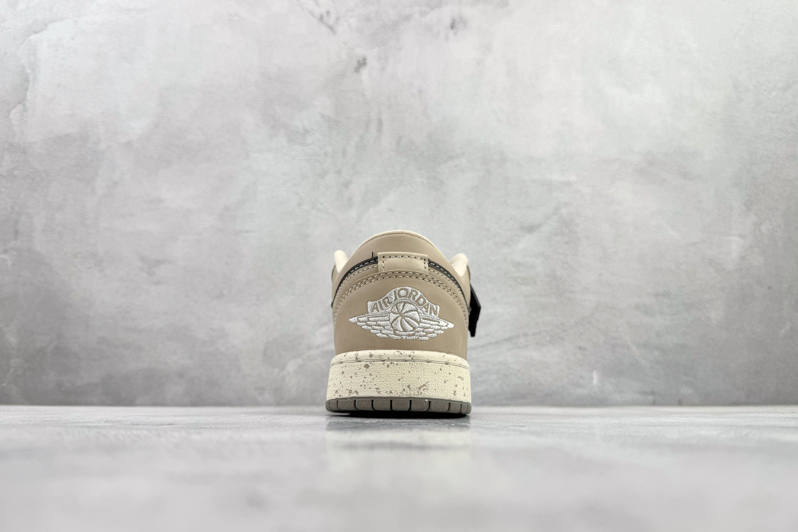 平台爆款 Jordan Air Jordan 1 LOW SE 米棕 IB7011-001-High Quatity Cheap Brand wholesale wholesaler seller Clothes Bags handbags Sneakers Top Fashion Clothing Shoes from China Factory Chinese suppliers best Quality Beautiful Price 平台爆款 Jordan Air Jordan 1 LOW SE 米棕 IB7011-001