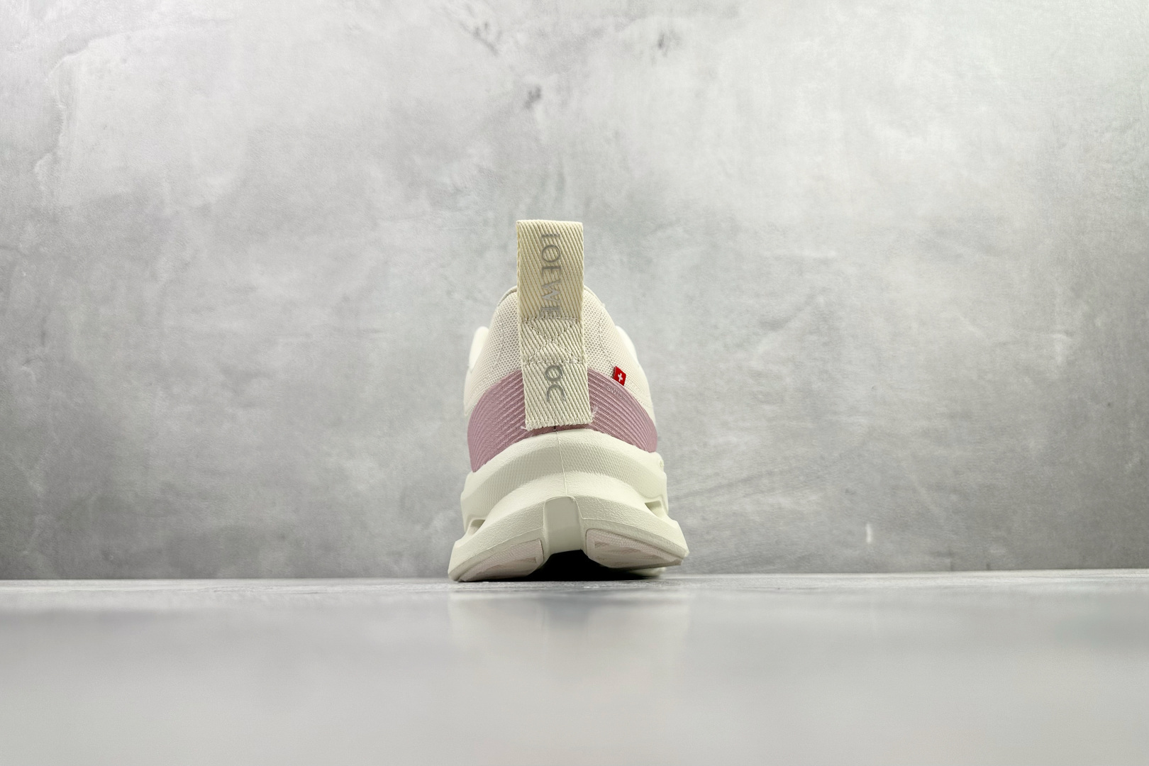 On昂跑 x LOEWE罗意威 Cloudtilt 2 白粉 3ME1069-High Quatity Cheap Brand wholesale wholesaler seller Clothes Bags handbags Sneakers Top Fashion Clothing Shoes from China Factory Chinese suppliers best Quality Beautiful Price On昂跑 x LOEWE罗意威 Cloudtilt 2 白粉 3ME1069