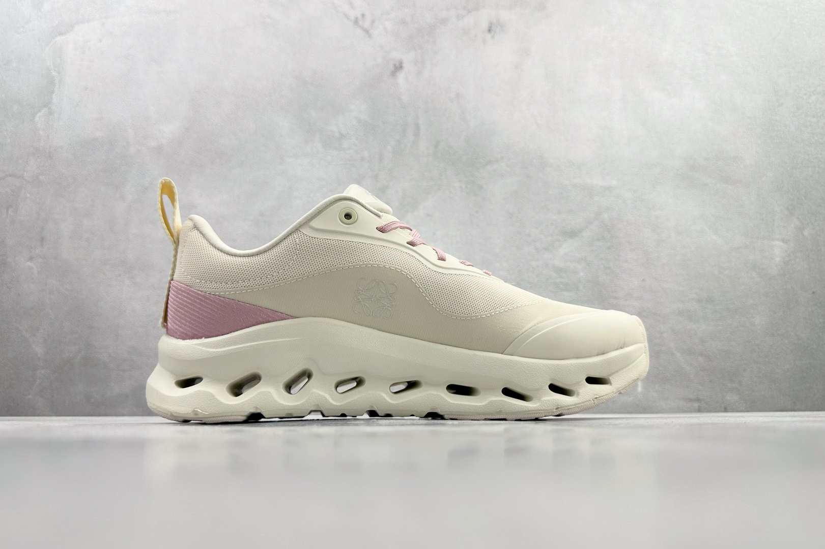 On昂跑 x LOEWE罗意威 Cloudtilt 2 白粉 3ME1069-High Quatity Cheap Brand wholesale wholesaler seller Clothes Bags handbags Sneakers Top Fashion Clothing Shoes from China Factory Chinese suppliers best Quality Beautiful Price On昂跑 x LOEWE罗意威 Cloudtilt 2 白粉 3ME1069