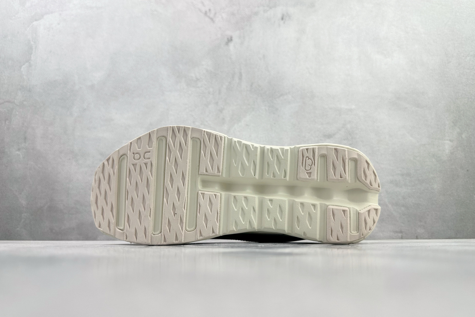 On昂跑 x LOEWE罗意威 Cloudtilt 2 白粉 3ME1069-High Quatity Cheap Brand wholesale wholesaler seller Clothes Bags handbags Sneakers Top Fashion Clothing Shoes from China Factory Chinese suppliers best Quality Beautiful Price On昂跑 x LOEWE罗意威 Cloudtilt 2 白粉 3ME1069