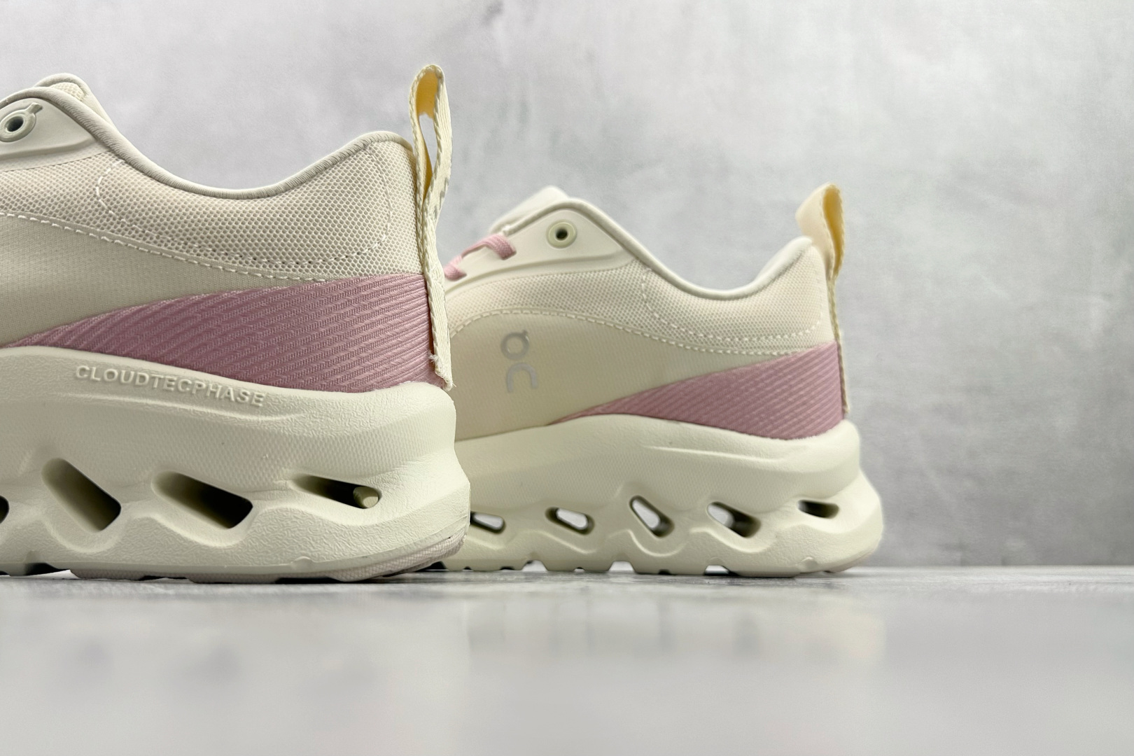 On昂跑 x LOEWE罗意威 Cloudtilt 2 白粉 3ME1069-High Quatity Cheap Brand wholesale wholesaler seller Clothes Bags handbags Sneakers Top Fashion Clothing Shoes from China Factory Chinese suppliers best Quality Beautiful Price On昂跑 x LOEWE罗意威 Cloudtilt 2 白粉 3ME1069