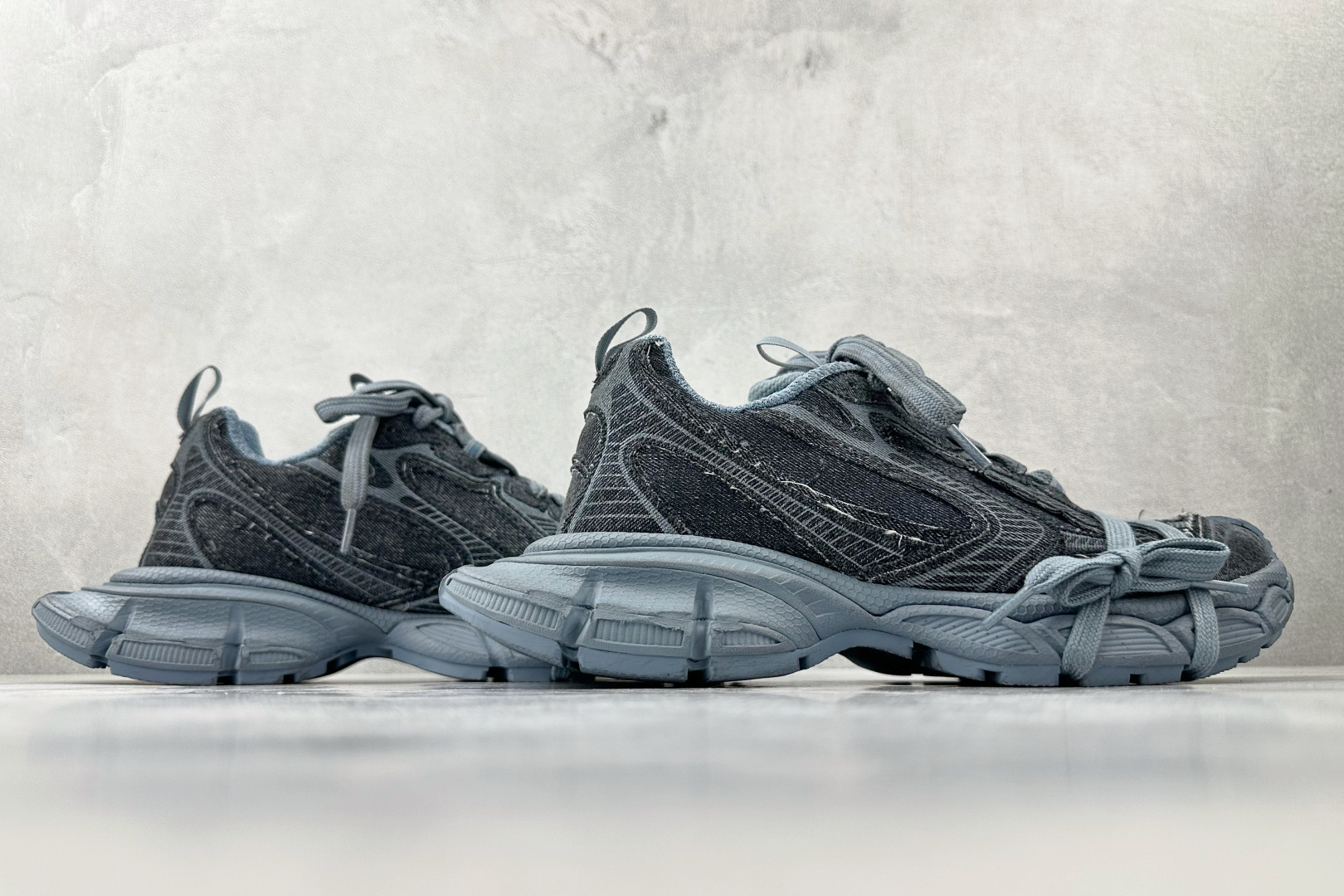 最新外贸批次 Balenciaga巴黎世家 3XL 蓝色 734731WTSAX 最新外贸批次 Balenciaga巴黎世家 3XL 蓝色 734731WTSAX