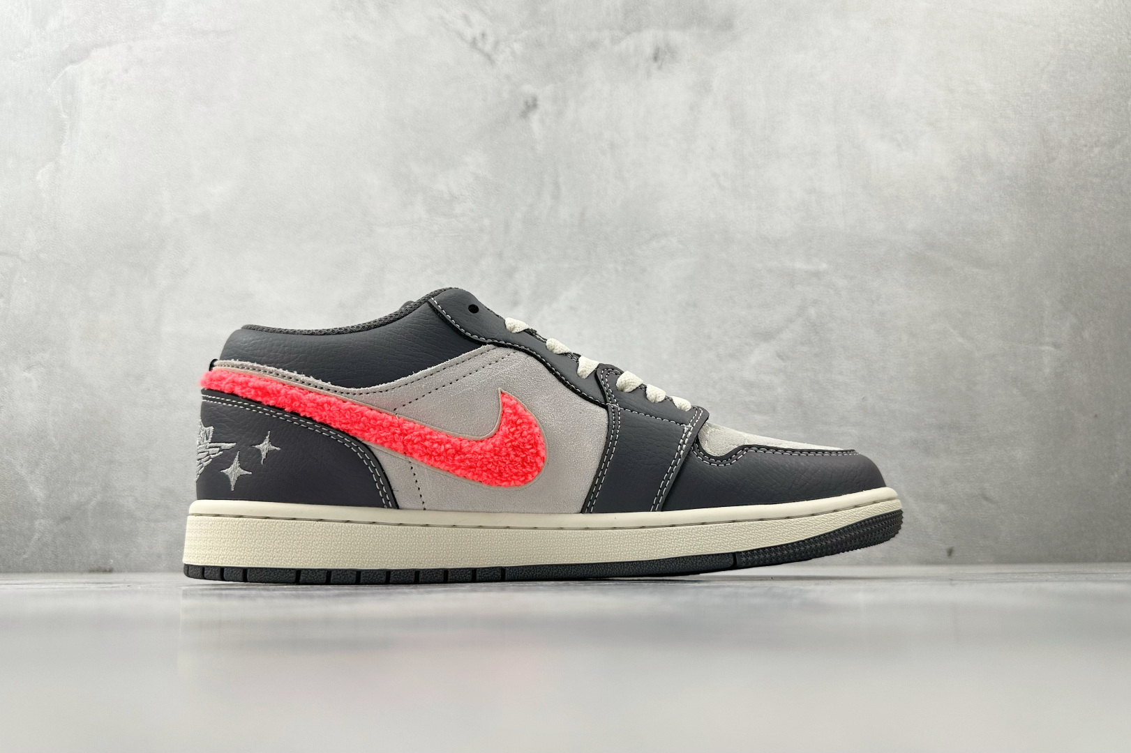 平台爆款 Jordan Air Jordan 1 灰色 IM6565-014 平台爆款 Jordan Air Jordan 1 灰色 IM6565-014