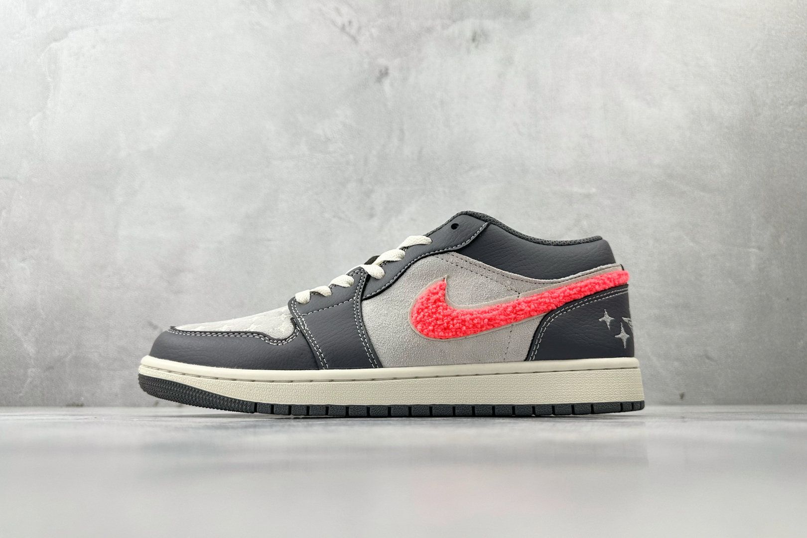 平台爆款 Jordan Air Jordan 1 灰色 IM6565-014 平台爆款 Jordan Air Jordan 1 灰色 IM6565-014