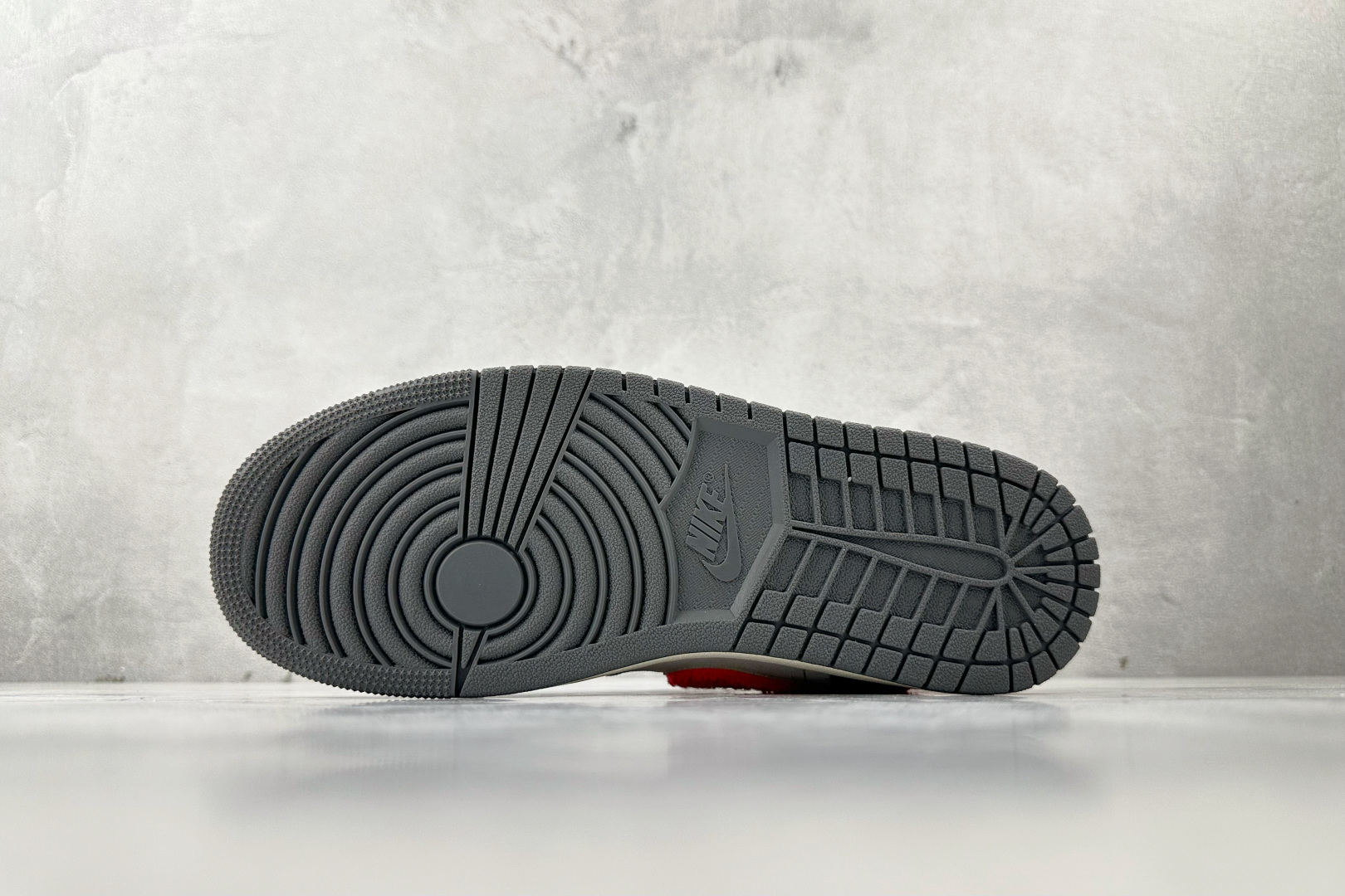平台爆款 Jordan Air Jordan 1 灰色 IM6565-014 平台爆款 Jordan Air Jordan 1 灰色 IM6565-014