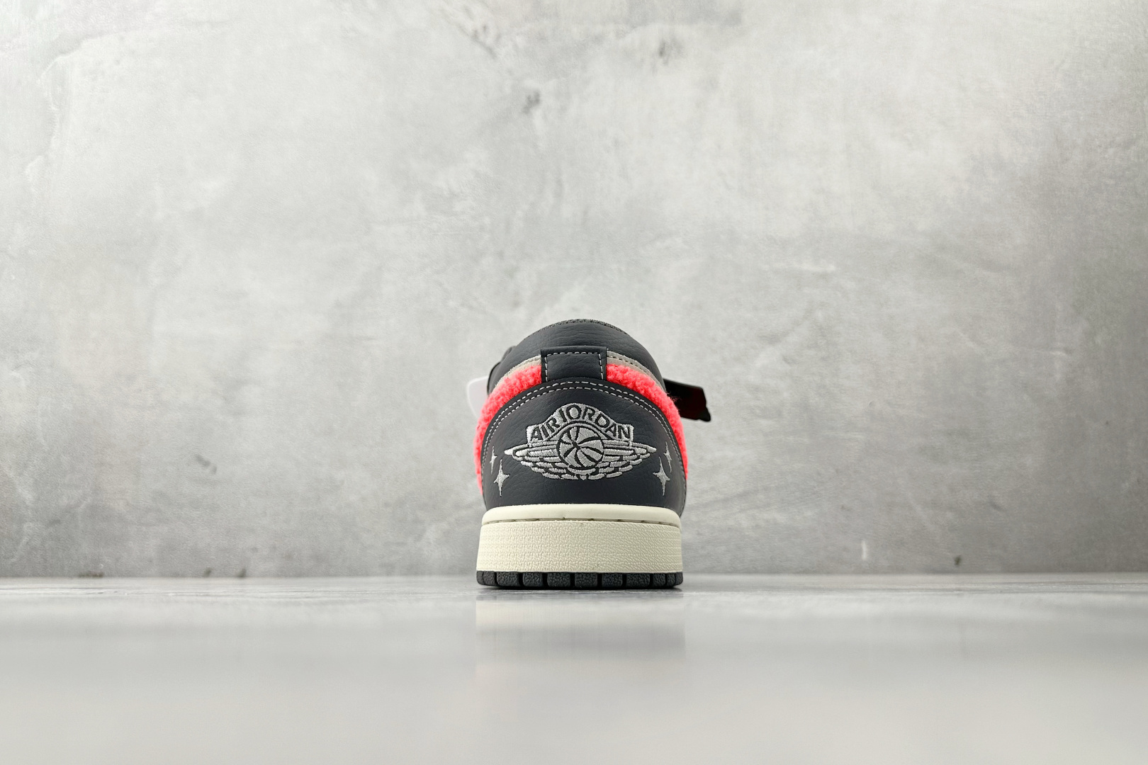 平台爆款 Jordan Air Jordan 1 灰色 IM6565-014 平台爆款 Jordan Air Jordan 1 灰色 IM6565-014