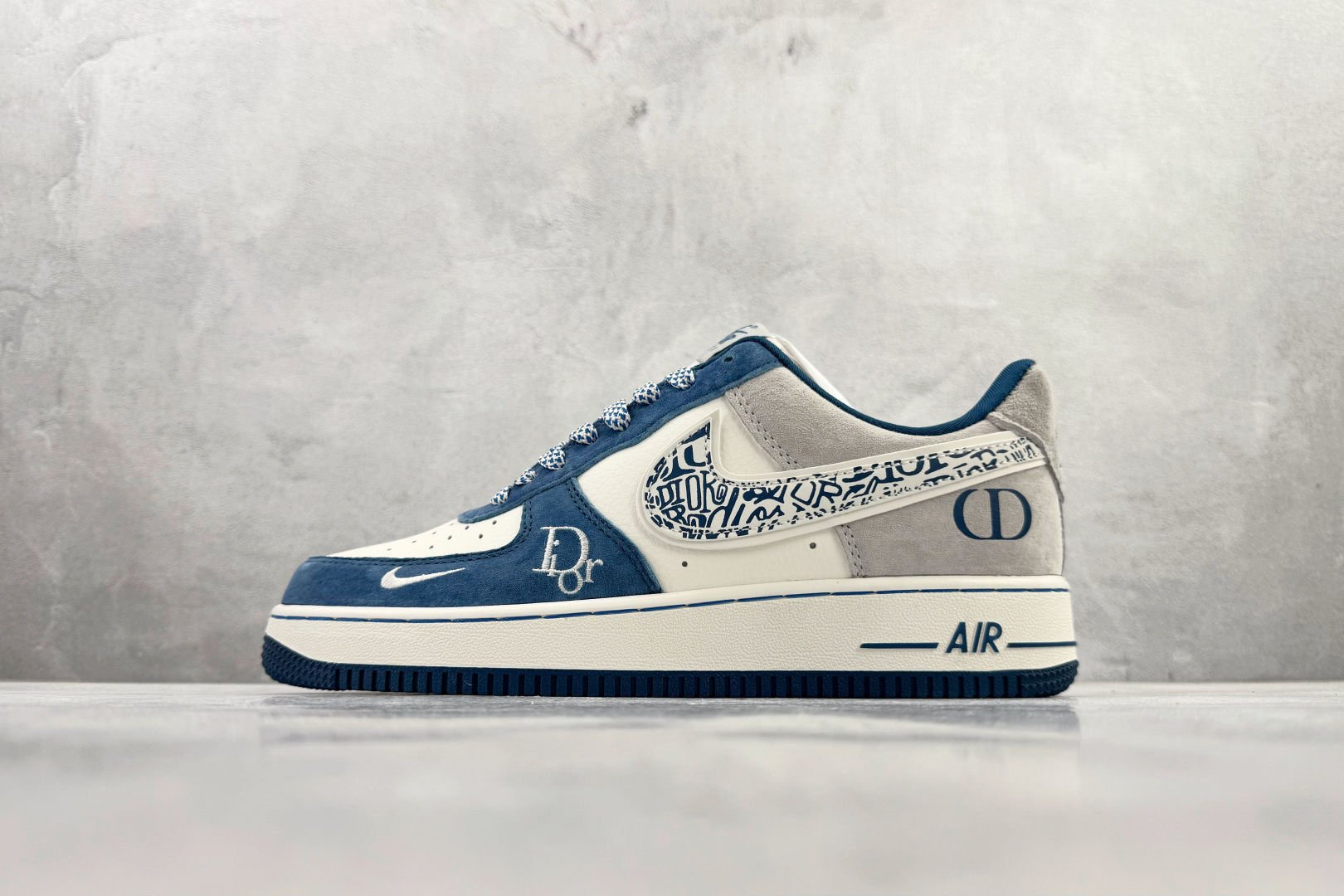Nike Dunk Low Retro “Dior”蓝白 SS1979-010 Nike Dunk Low Retro “Dior”蓝白 SS1979-010
