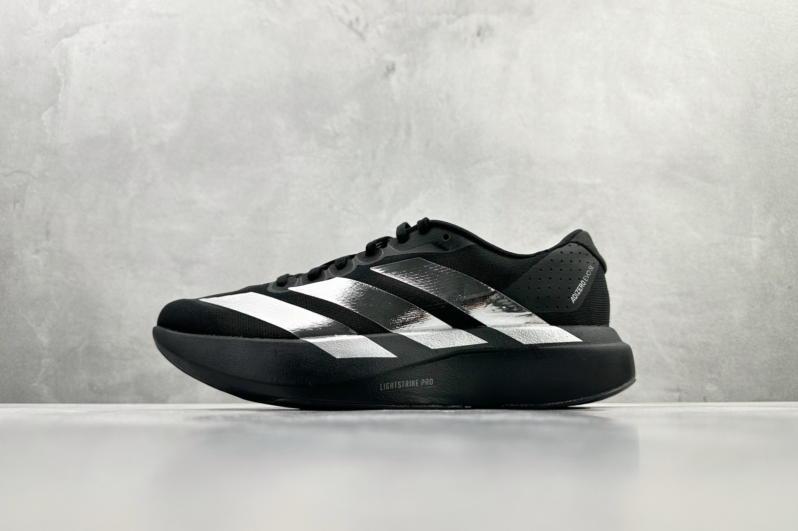 全新工厂开发 adidas Adizero Evo SL 黑色货号：KI9663尺码：36 36.5 3