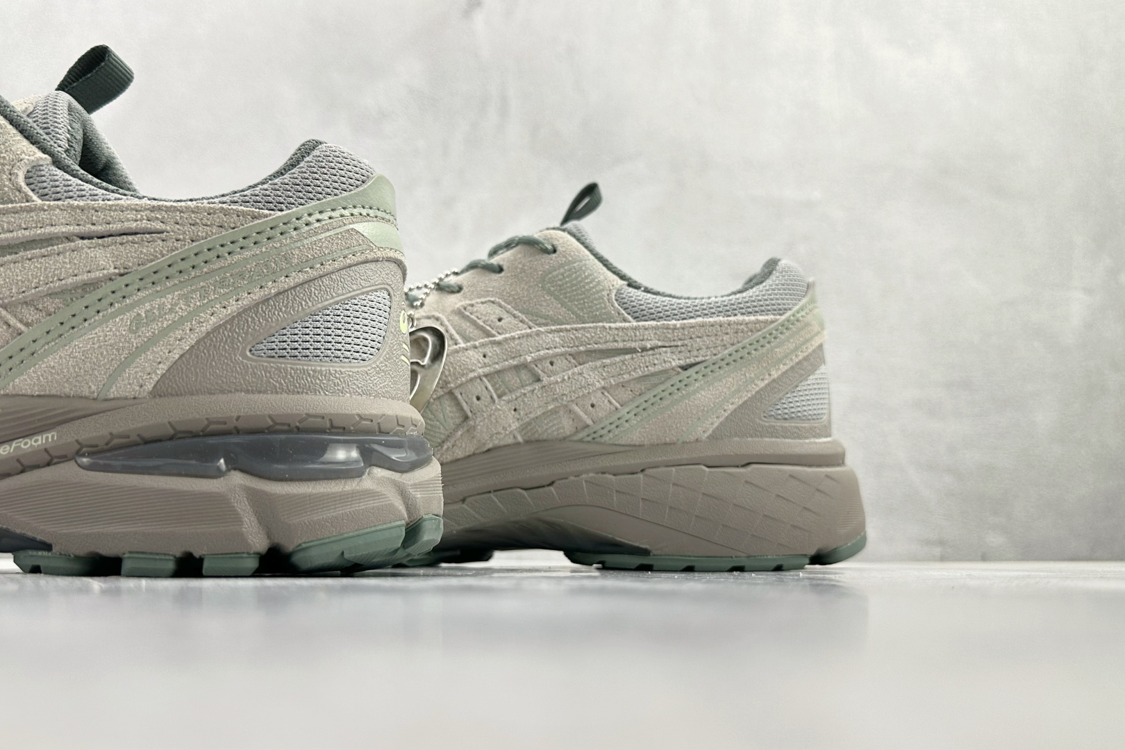 Asics Gel-Terrain 灰色货号：1203A444-020尺码：36 37 37.5 38 