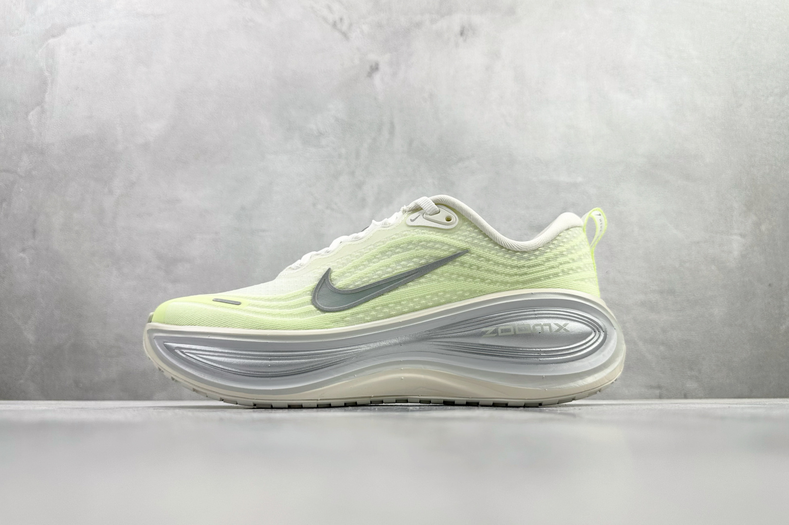 全套数据私模 Nike Vomero Plus 绿色 HV8154-103