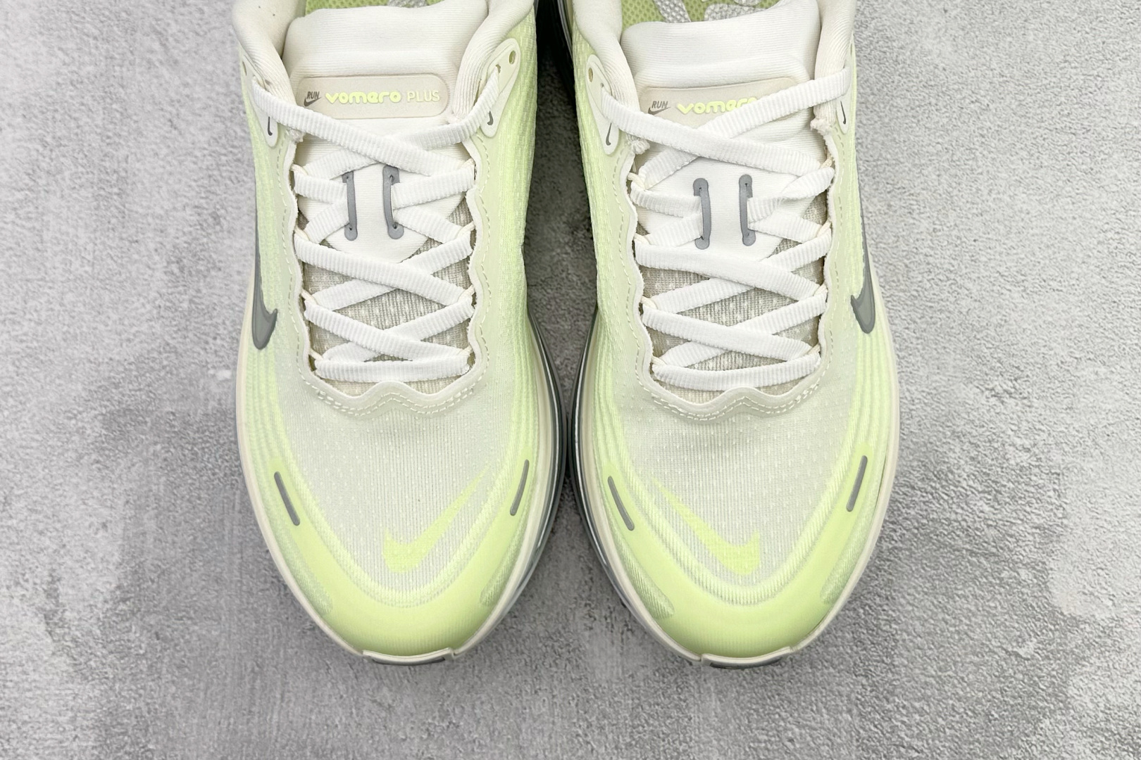 全套数据私模 Nike Vomero Plus 绿色 HV8154-103