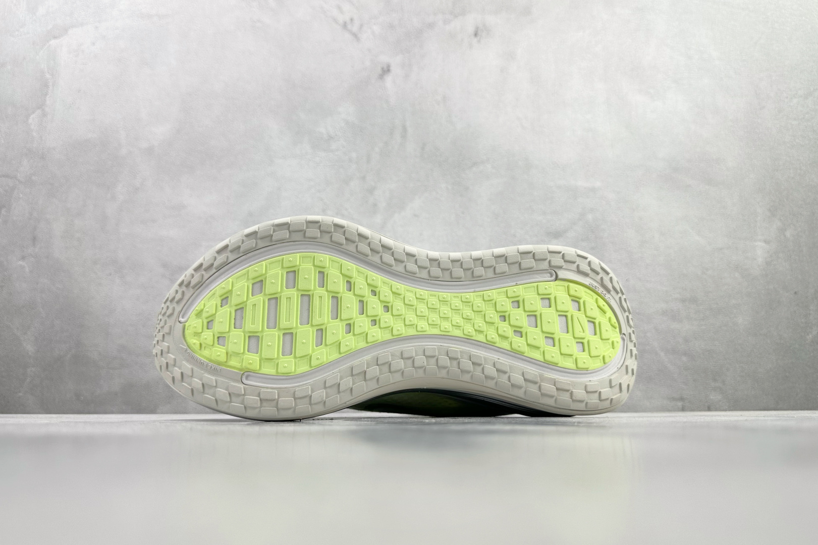 全套数据私模 Nike Vomero Plus 绿色 HV8154-103