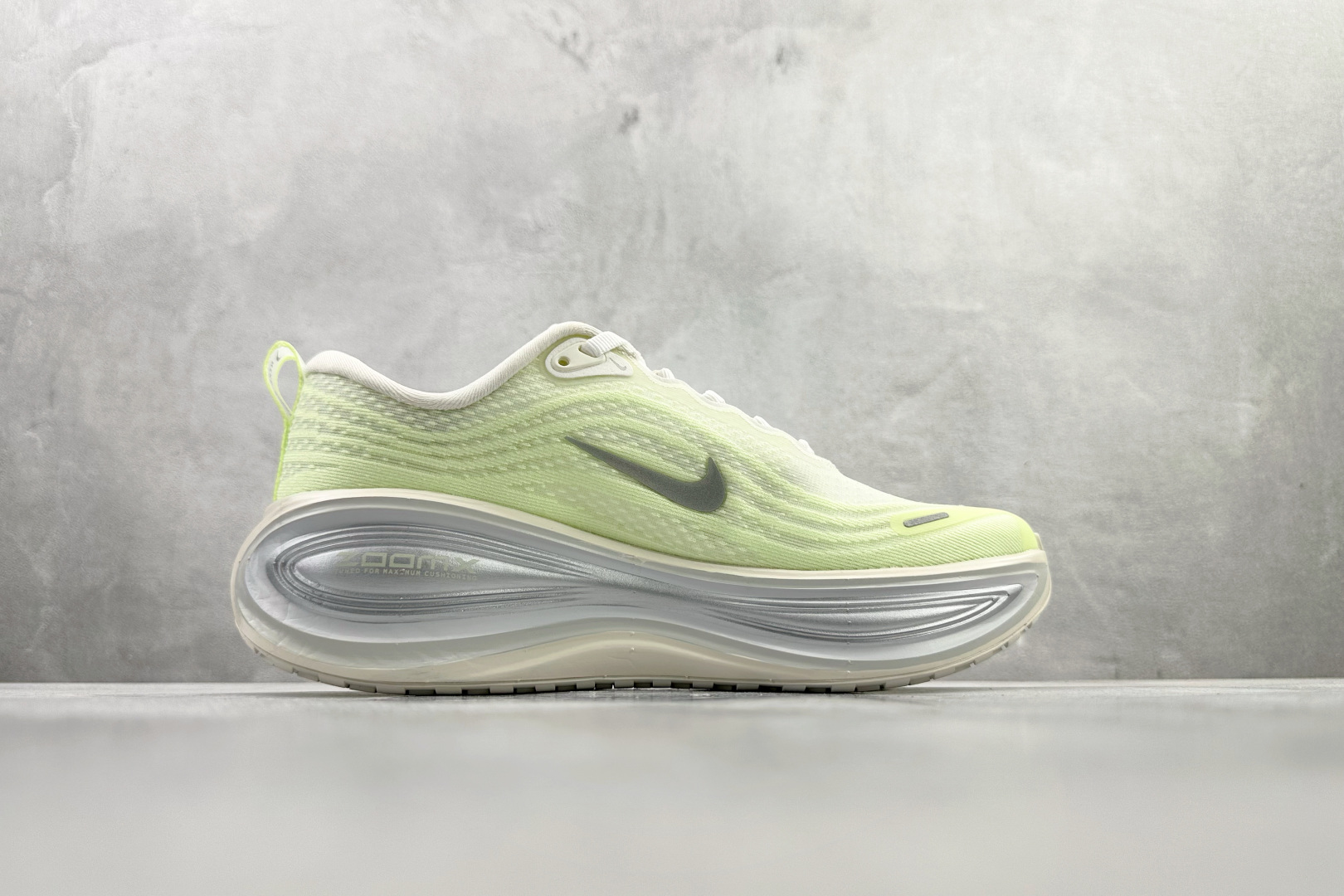 全套数据私模 Nike Vomero Plus 绿色 HV8154-103