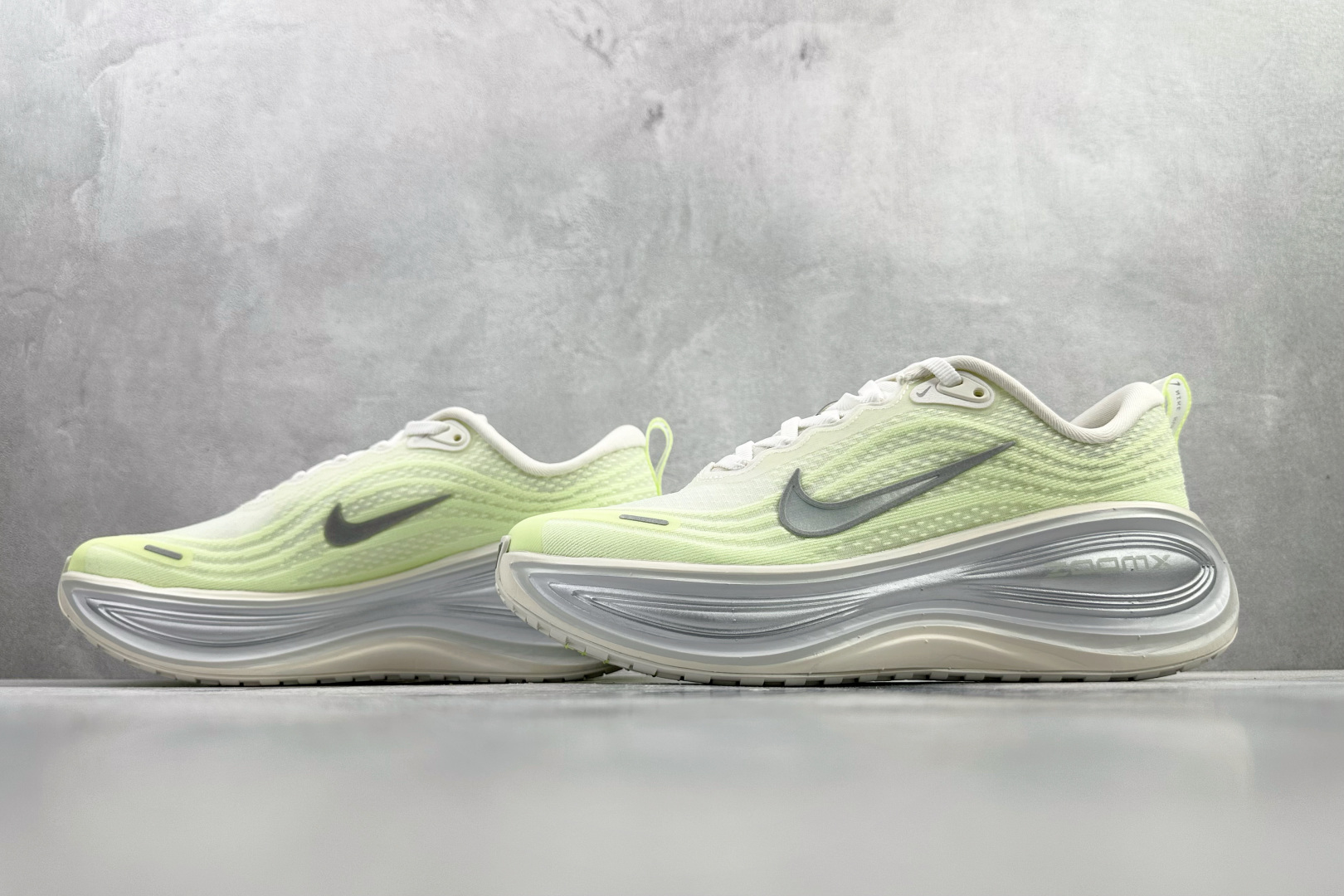 全套数据私模 Nike Vomero Plus 绿色 HV8154-103