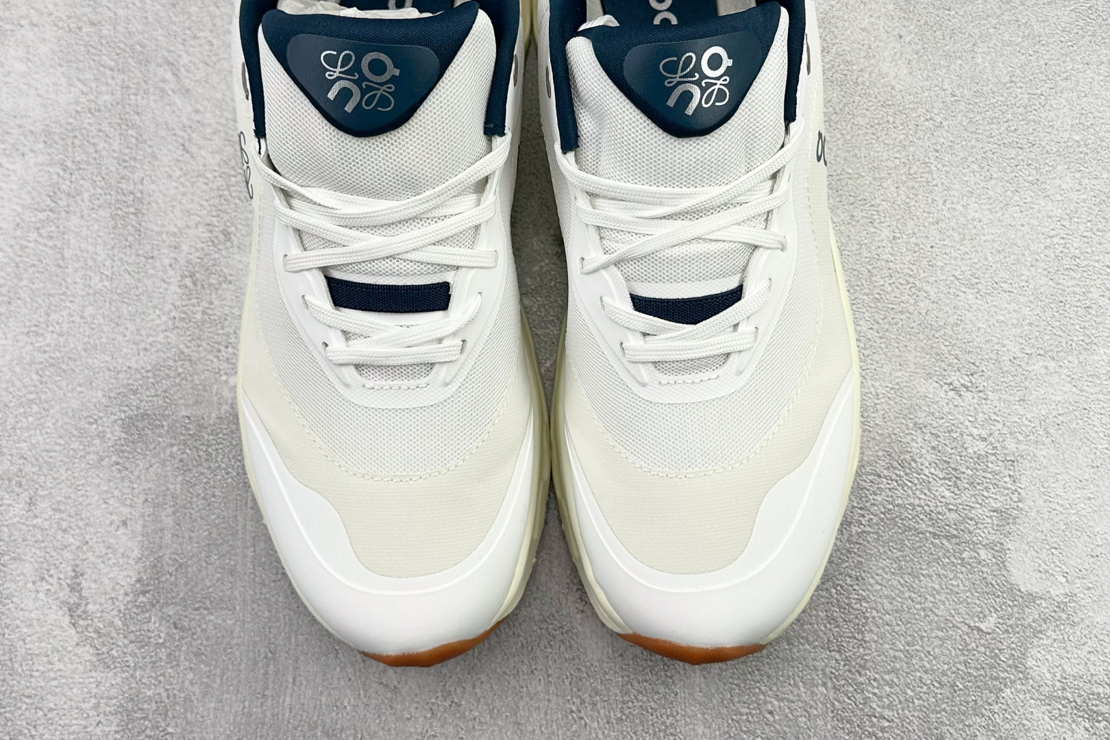 On昂跑 x LOEWE罗意威 Cloudtilt 2 白蓝色 M929282X30-4933 On昂跑 x LOEWE罗意威 Cloudtilt 2 白蓝色 M929282X30-4933