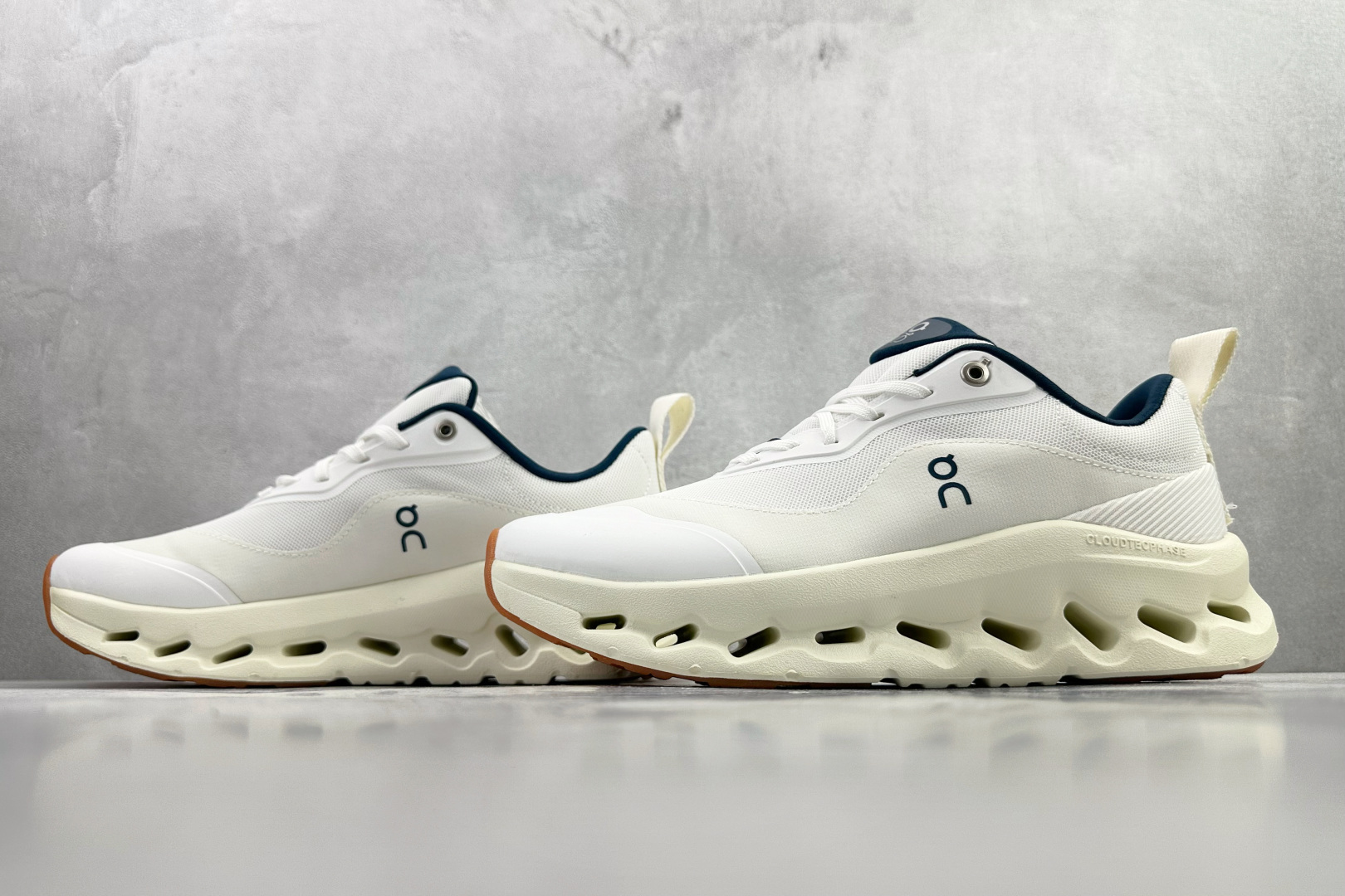 On昂跑 x LOEWE罗意威 Cloudtilt 2 白蓝色 M929282X30-4933 On昂跑 x LOEWE罗意威 Cloudtilt 2 白蓝色 M929282X30-4933