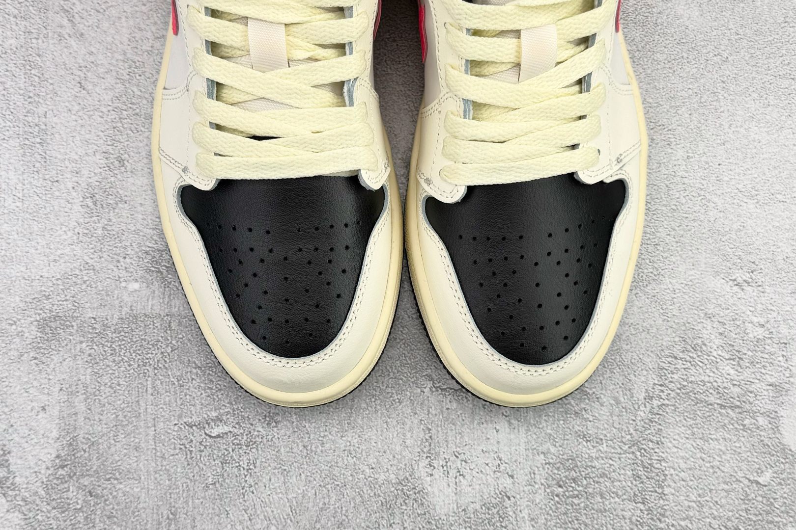 平台爆款 Jordan Air Jordan 1 白黑粉 DC0774-107 平台爆款 Jordan Air Jordan 1 白黑粉 DC0774-107