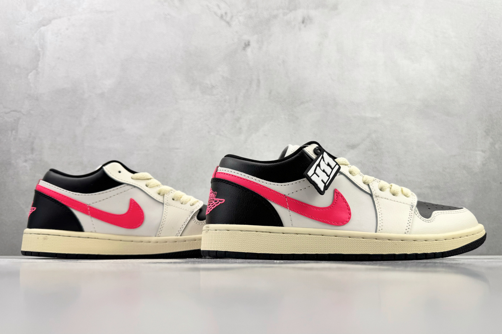 平台爆款 Jordan Air Jordan 1 白黑粉 DC0774-107 平台爆款 Jordan Air Jordan 1 白黑粉 DC0774-107