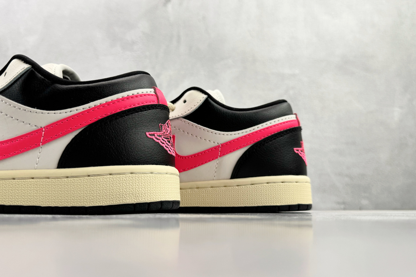平台爆款 Jordan Air Jordan 1 白黑粉 DC0774-107 平台爆款 Jordan Air Jordan 1 白黑粉 DC0774-107