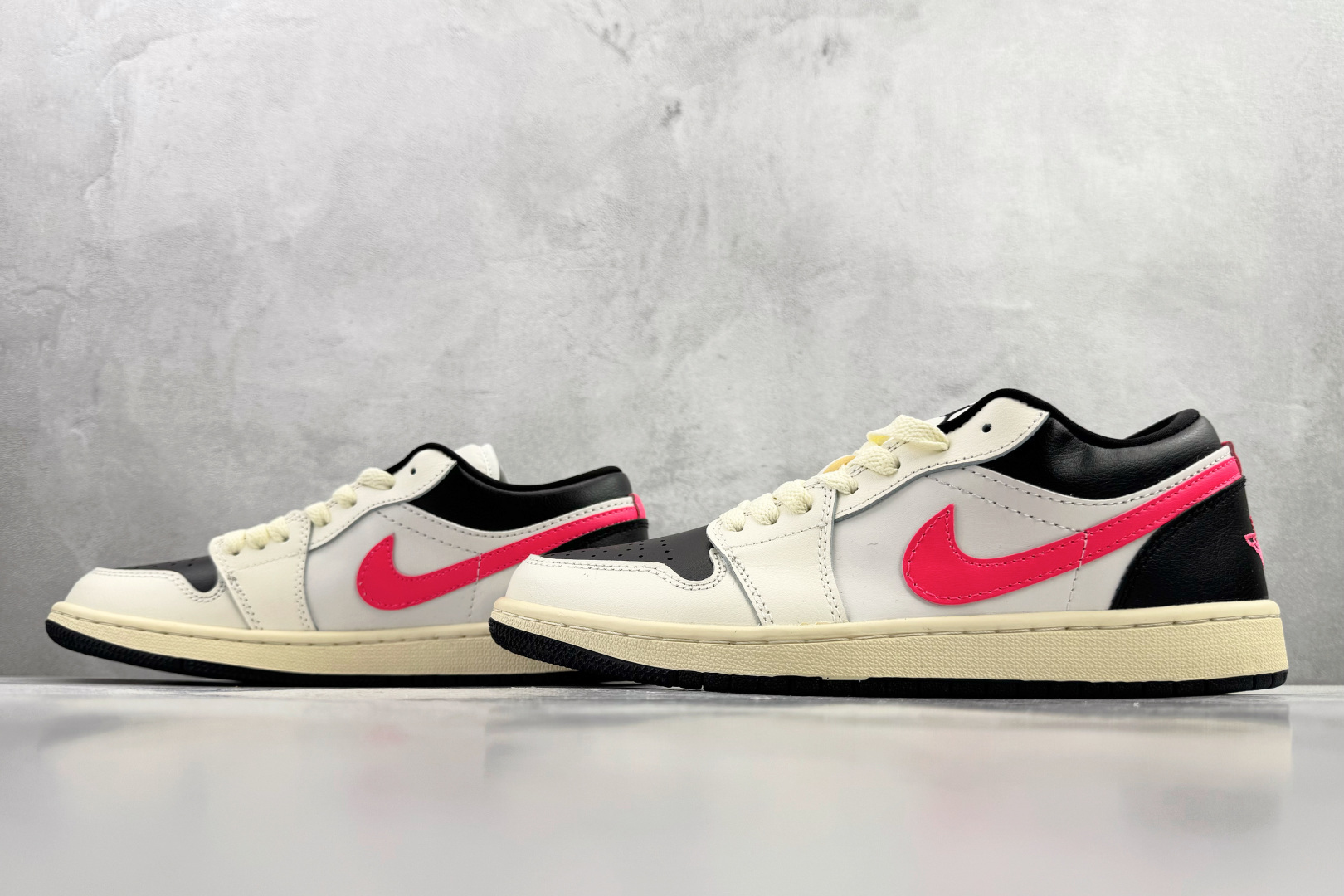平台爆款 Jordan Air Jordan 1 白黑粉 DC0774-107 平台爆款 Jordan Air Jordan 1 白黑粉 DC0774-107