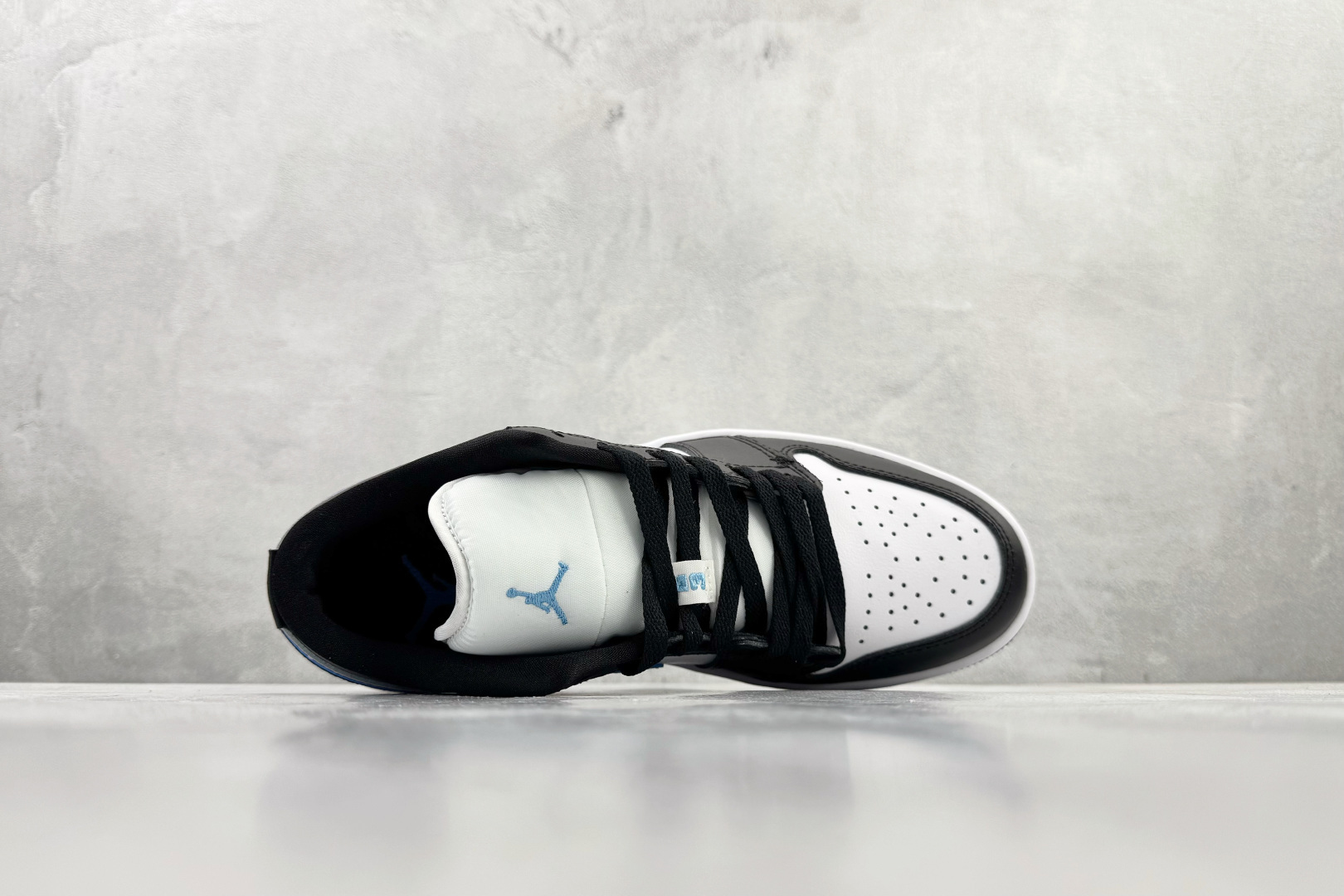 210 平台爆款 Jordan Air Jordan 1 low ”university blue” 黑白蓝 DC0774-041-Chinese UA Cheap High Quatity Brand Clothes Bags handbags Sneakers wholesale wholesaler seller from China Factory suppliers Fashion Clothing Shoes best Quality Beautiful Price 210 平台爆款 Jordan Air Jordan 1 low ”university blue” 黑白蓝 DC0774-041