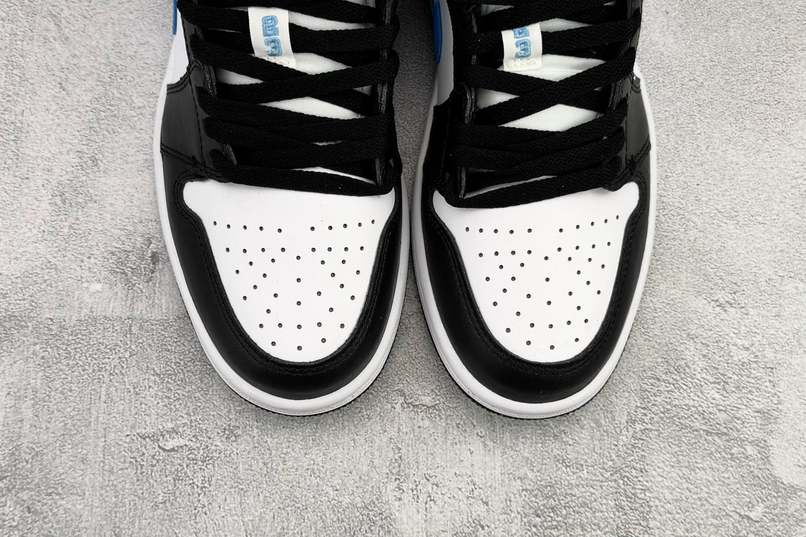 210 平台爆款 Jordan Air Jordan 1 low ”university blue” 黑白蓝 DC0774-041-Chinese UA Cheap High Quatity Brand Clothes Bags handbags Sneakers wholesale wholesaler seller from China Factory suppliers Fashion Clothing Shoes best Quality Beautiful Price 210 平台爆款 Jordan Air Jordan 1 low ”university blue” 黑白蓝 DC0774-041