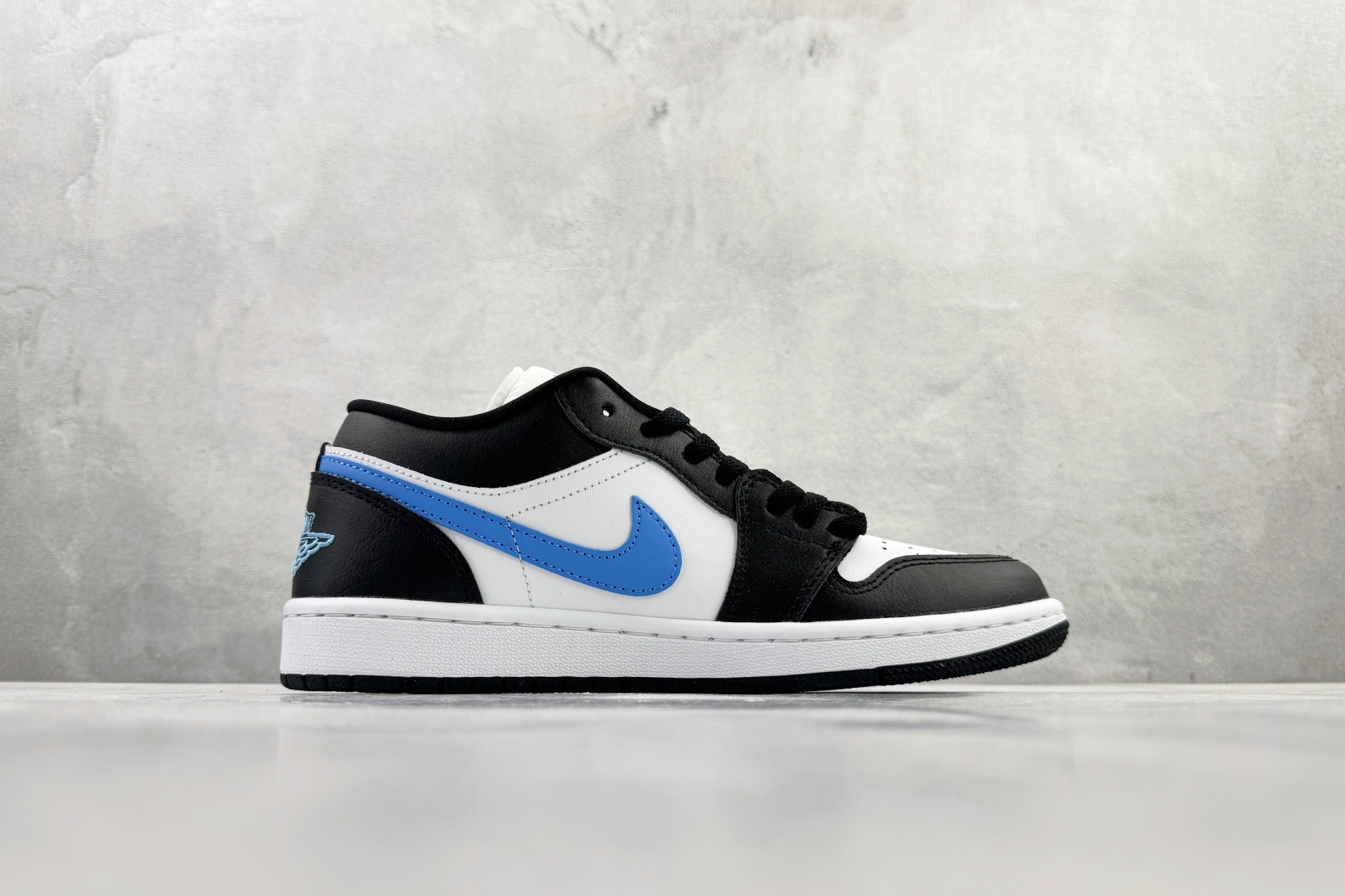 210 平台爆款 Jordan Air Jordan 1 low ”university blue” 黑白蓝 DC0774-041-Chinese UA Cheap High Quatity Brand Clothes Bags handbags Sneakers wholesale wholesaler seller from China Factory suppliers Fashion Clothing Shoes best Quality Beautiful Price 210 平台爆款 Jordan Air Jordan 1 low ”university blue” 黑白蓝 DC0774-041