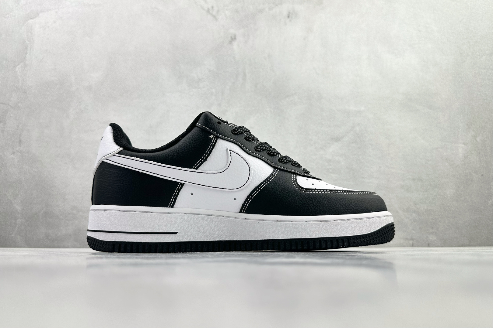 Nike AIR FORCE 1'07 LX Gucci 联名 黑白 DD1982-340 Nike AIR FORCE 1'07 LX Gucci 联名 黑白 DD1982-340