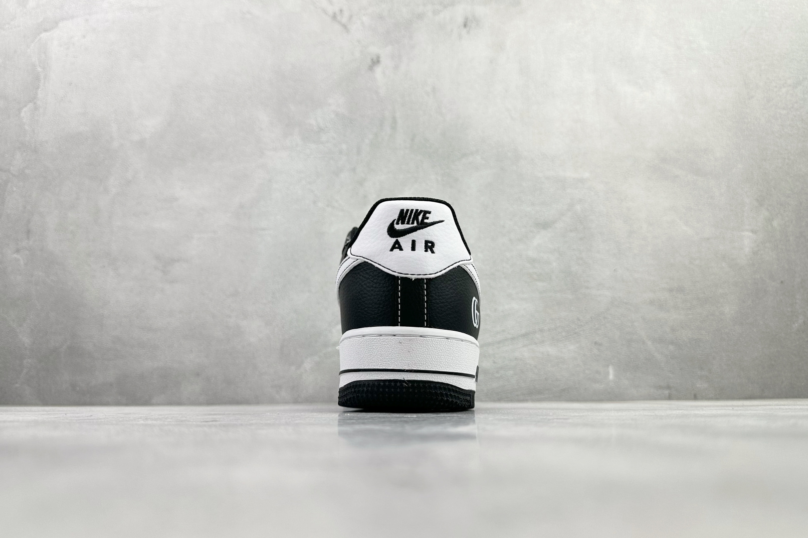 Nike AIR FORCE 1'07 LX Gucci 联名 黑白 DD1982-340 Nike AIR FORCE 1'07 LX Gucci 联名 黑白 DD1982-340