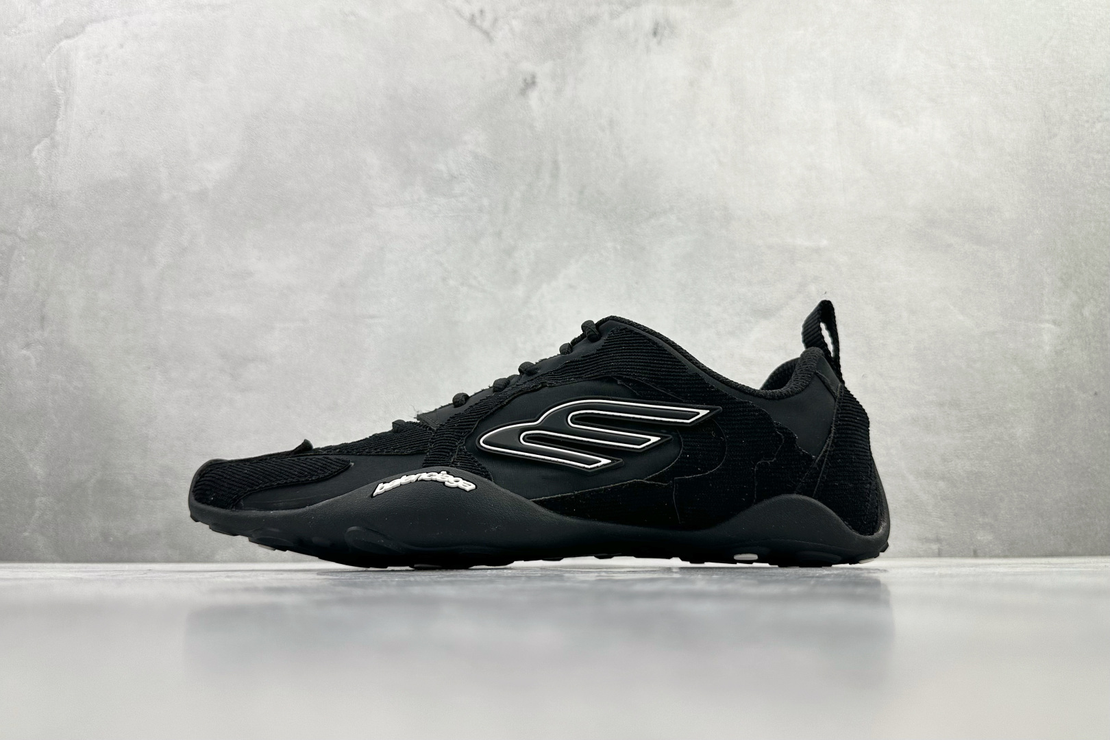 Balenciaga巴黎世家 Monday Ultra 黑色 853505WMNDI Balenciaga巴黎世家 Monday Ultra 黑色 853505WMNDI