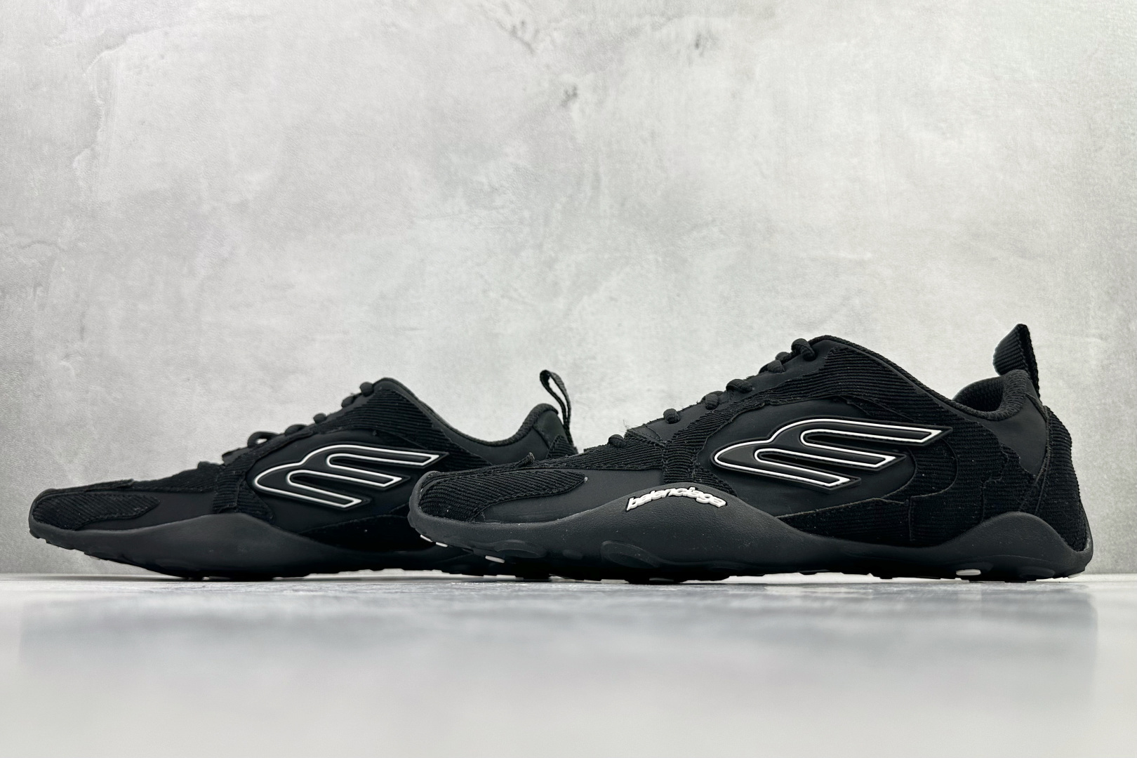 Balenciaga巴黎世家 Monday Ultra 黑色 853505WMNDI Balenciaga巴黎世家 Monday Ultra 黑色 853505WMNDI