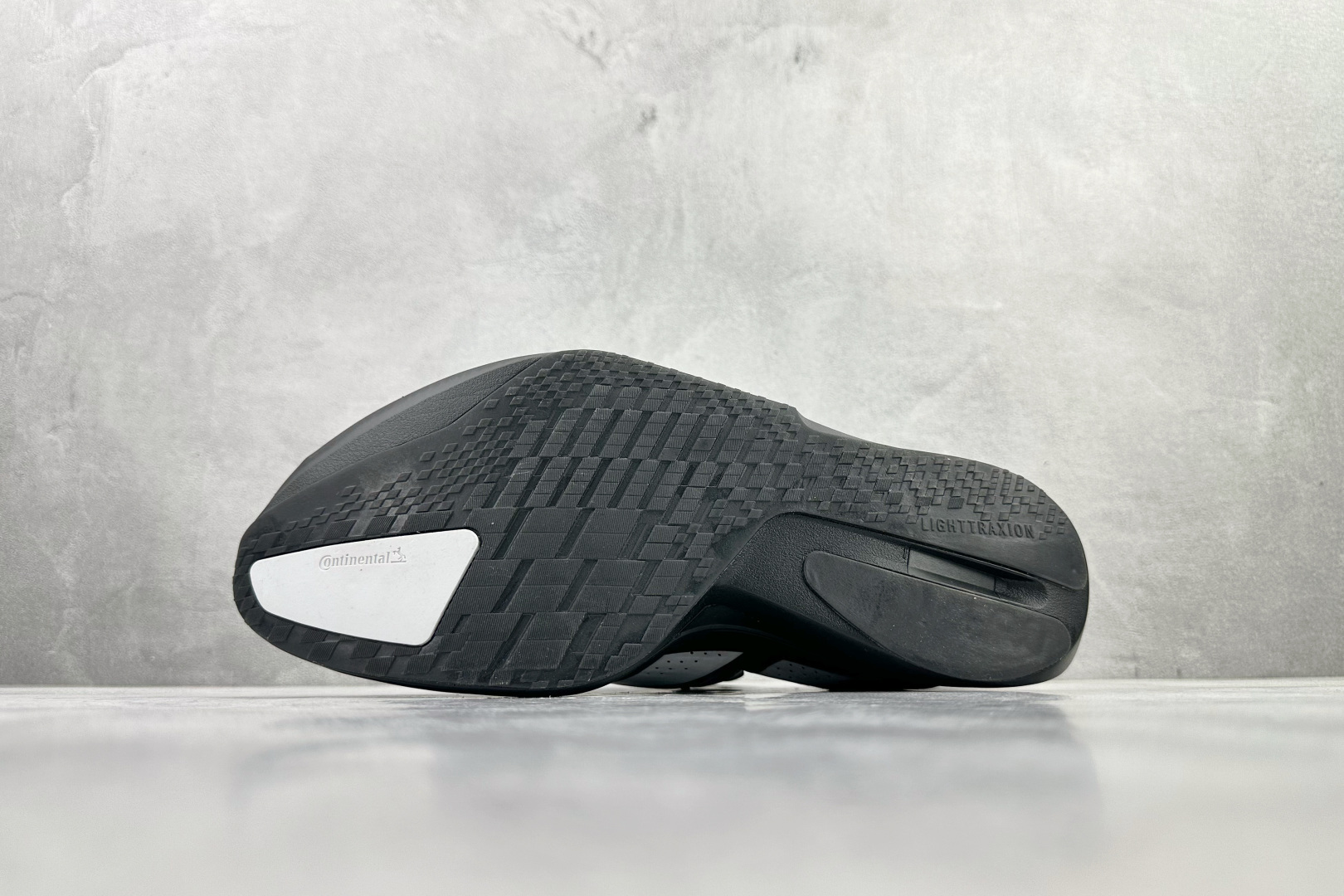 平台订单 adidas Adizero Adios 5 M 黑白 K18295 平台订单 adidas Adizero Adios 5 M 黑白 K18295