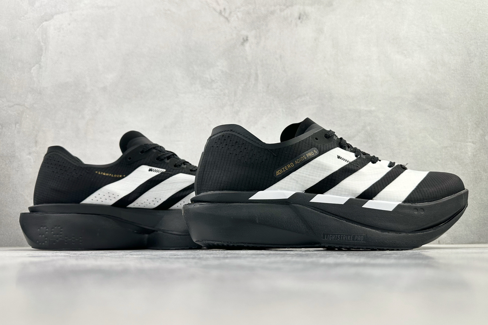平台订单 adidas Adizero Adios 5 M 黑白 K18295 平台订单 adidas Adizero Adios 5 M 黑白 K18295