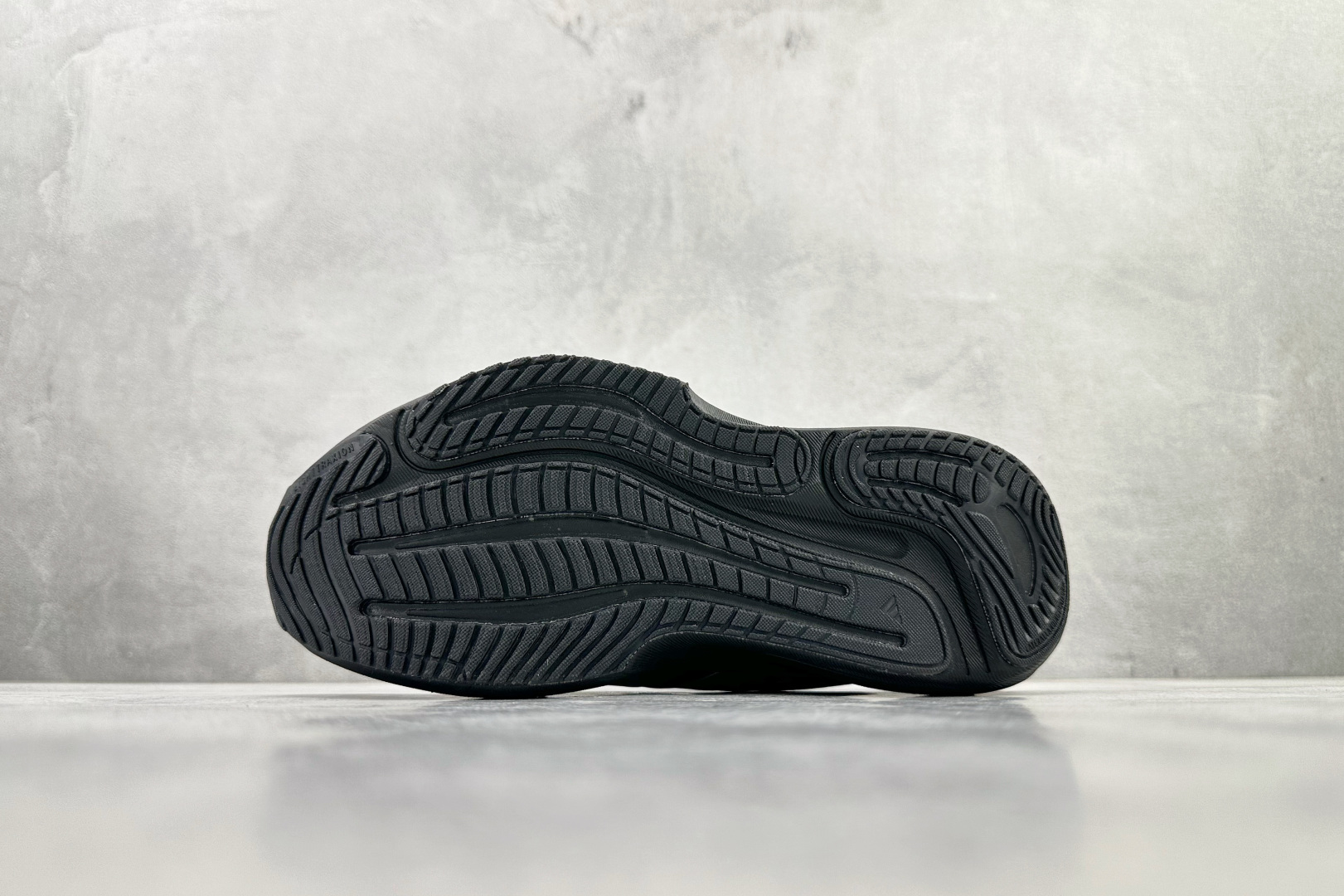 出口订单 Adidas Supernova Solution 3 M 黑白 KK1205 出口订单 Adidas Supernova Solution 3 M 黑白 KK1205