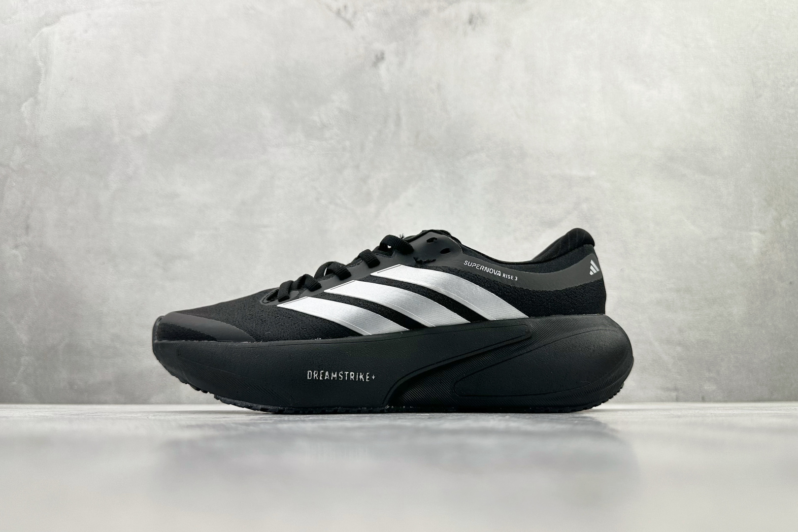 出口订单 Adidas Supernova Solution 3 M 黑白 KK1205 出口订单 Adidas Supernova Solution 3 M 黑白 KK1205