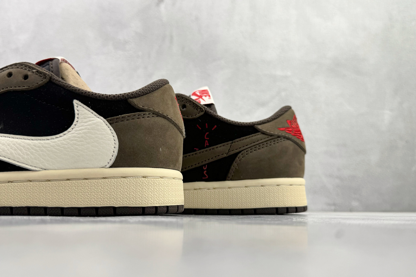 Travis Scott x Jordan Air Jordan 1 Low TS SP 倒钩1.0初代 联名款 深棕 CQ4277-001 Travis Scott x Jordan Air Jordan 1 Low TS SP 倒钩1.0初代 联名款 深棕 CQ4277-001