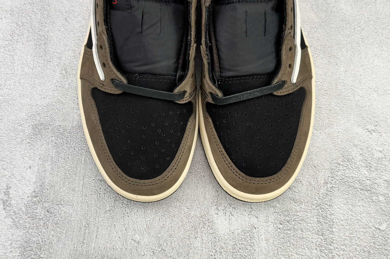 Travis Scott x Jordan Air Jordan 1 Low TS SP 倒钩1.0初代 联名款 深棕 CQ4277-001 Travis Scott x Jordan Air Jordan 1 Low TS SP 倒钩1.0初代 联名款 深棕 CQ4277-001