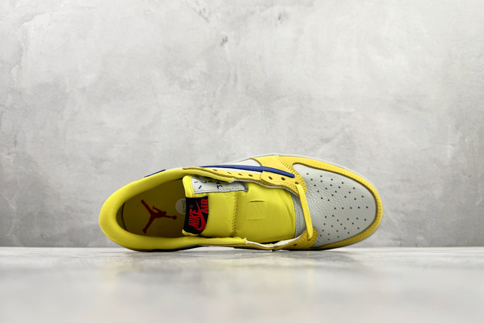 Travis Scott x Jordan Air Jordan 1 倒钩 7.0 皮革 Low Canary Yellow 联名款 金丝雀黄 蓝色 DZ4137-700 Travis Scott x Jordan Air Jordan 1 倒钩 7.0 皮革 Low Canary Yellow 联名款 金丝雀黄 蓝色 DZ4137-700