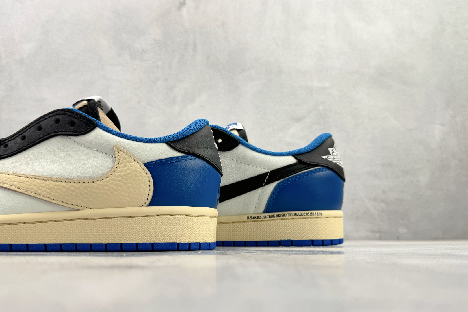 Travis Scott x Fragment Design x Jordan Air Jordan 1 OG款 Low SP 倒钩2.0 三方联名闪电 白蓝黑 DM7866-140 Travis Scott x Fragment Design x Jordan Air Jordan 1 OG款 Low SP 倒钩2.0 三方联名闪电 白蓝黑 DM7866-140