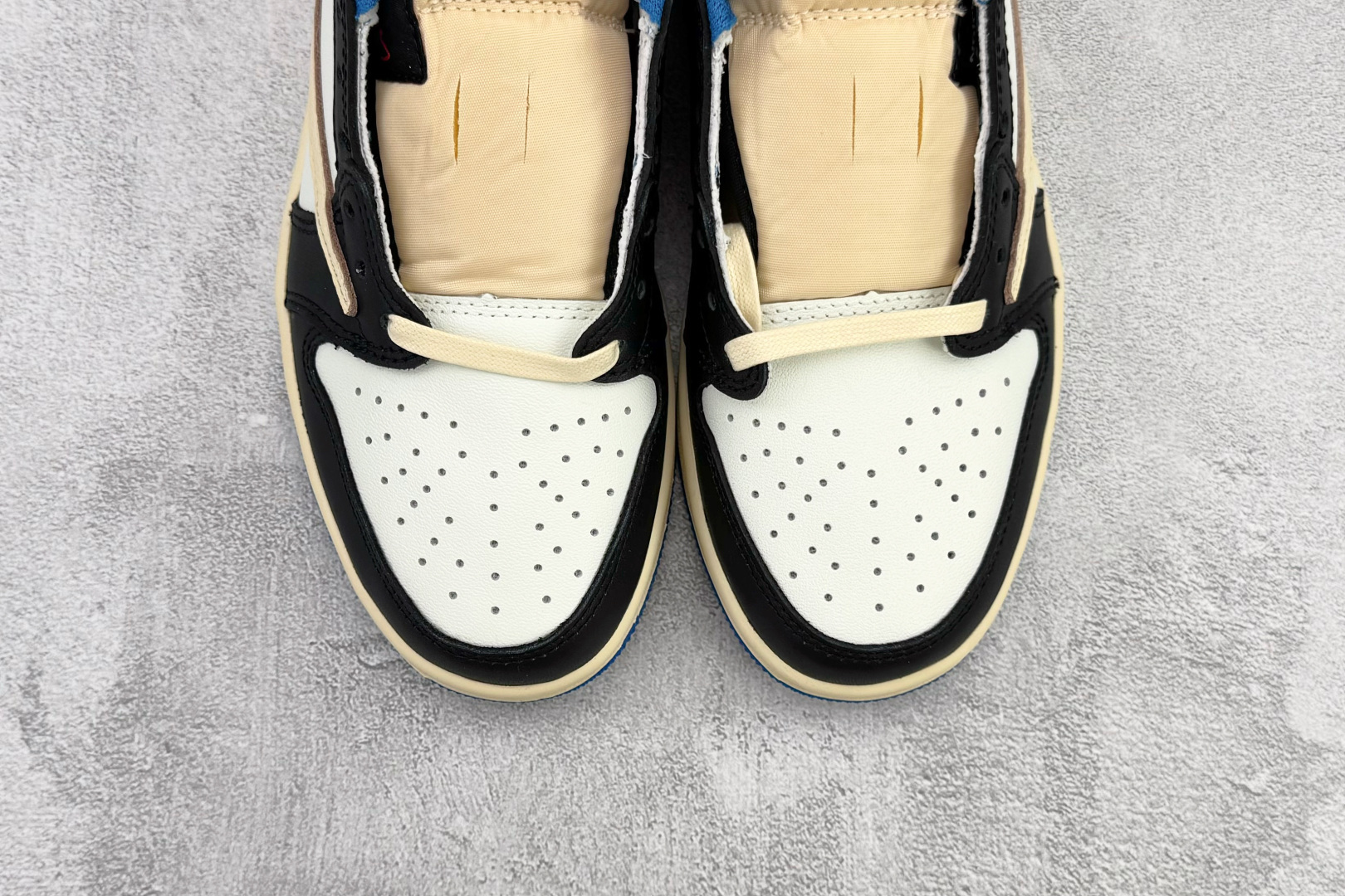 Travis Scott x Fragment Design x Jordan Air Jordan 1 OG款 Low SP 倒钩2.0 三方联名闪电 白蓝黑 DM7866-140 Travis Scott x Fragment Design x Jordan Air Jordan 1 OG款 Low SP 倒钩2.0 三方联名闪电 白蓝黑 DM7866-140