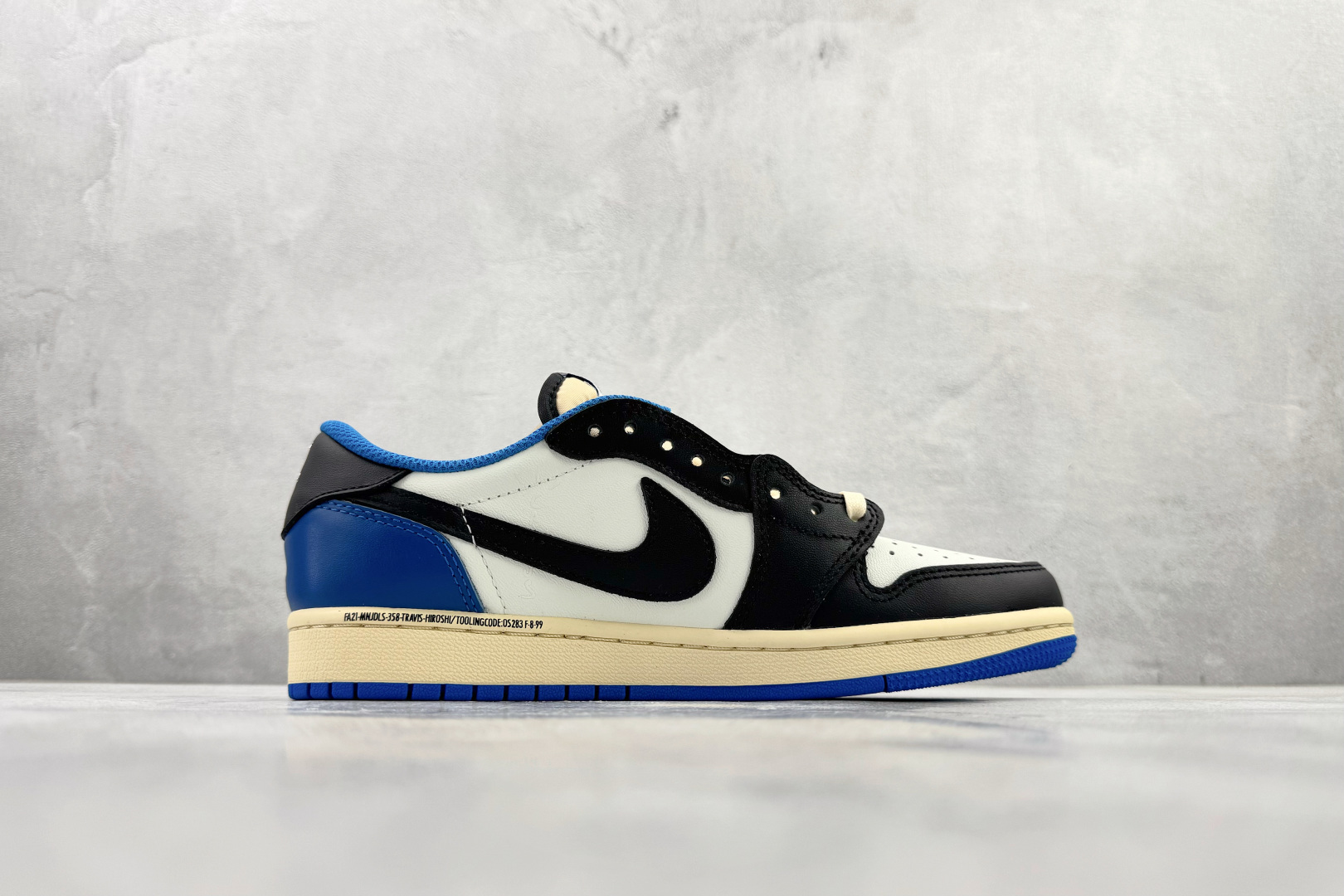 Travis Scott x Fragment Design x Jordan Air Jordan 1 OG款 Low SP 倒钩2.0 三方联名闪电 白蓝黑 DM7866-140 Travis Scott x Fragment Design x Jordan Air Jordan 1 OG款 Low SP 倒钩2.0 三方联名闪电 白蓝黑 DM7866-140