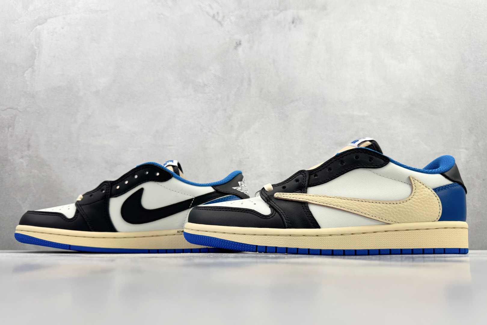 Travis Scott x Fragment Design x Jordan Air Jordan 1 OG款 Low SP 倒钩2.0 三方联名闪电 白蓝黑 DM7866-140 Travis Scott x Fragment Design x Jordan Air Jordan 1 OG款 Low SP 倒钩2.0 三方联名闪电 白蓝黑 DM7866-140