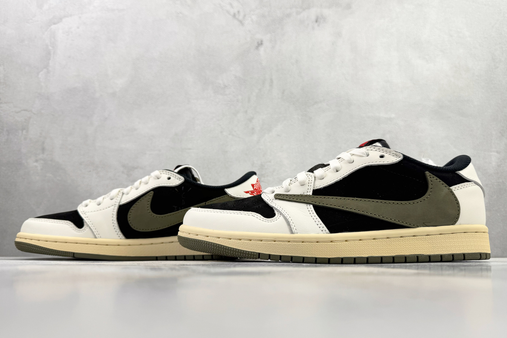 Travis Scott x Jordan Air Jordan 1 倒钩 5.0 皮革 Low ”Medium Olive” 黑绿橄榄 DZ4137-106 Travis Scott x Jordan Air Jordan 1 倒钩 5.0 皮革 Low ”Medium Olive” 黑绿橄榄 DZ4137-106