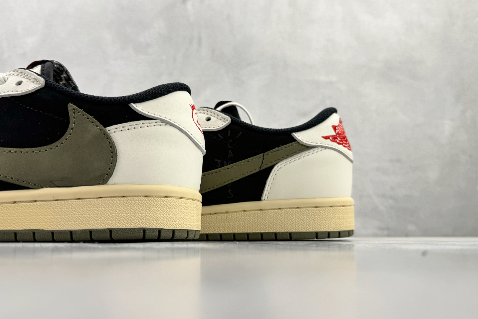 Travis Scott x Jordan Air Jordan 1 倒钩 5.0 皮革 Low ”Medium Olive” 黑绿橄榄 DZ4137-106 Travis Scott x Jordan Air Jordan 1 倒钩 5.0 皮革 Low ”Medium Olive” 黑绿橄榄 DZ4137-106