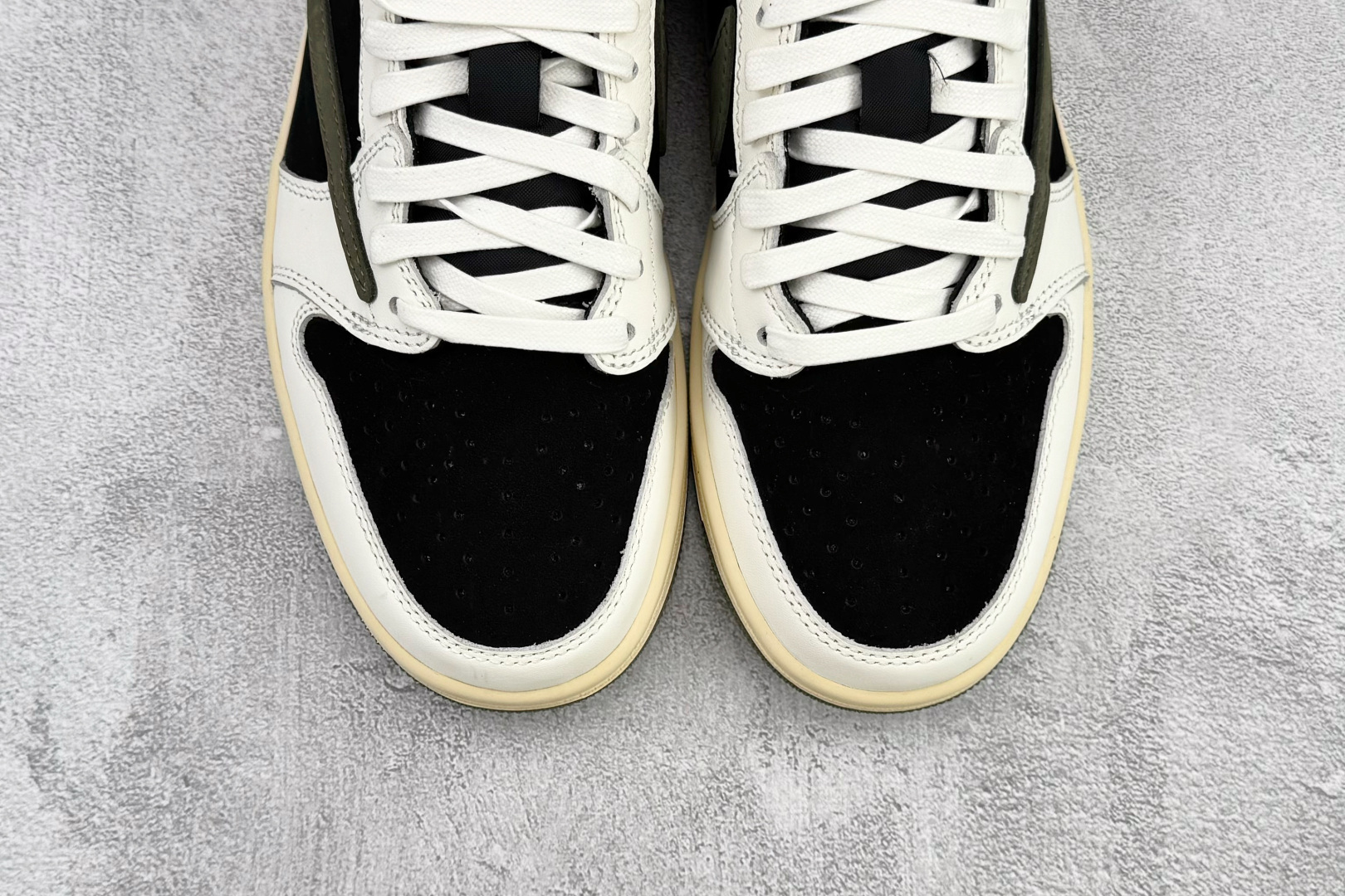 Travis Scott x Jordan Air Jordan 1 倒钩 5.0 皮革 Low ”Medium Olive” 黑绿橄榄 DZ4137-106 Travis Scott x Jordan Air Jordan 1 倒钩 5.0 皮革 Low ”Medium Olive” 黑绿橄榄 DZ4137-106