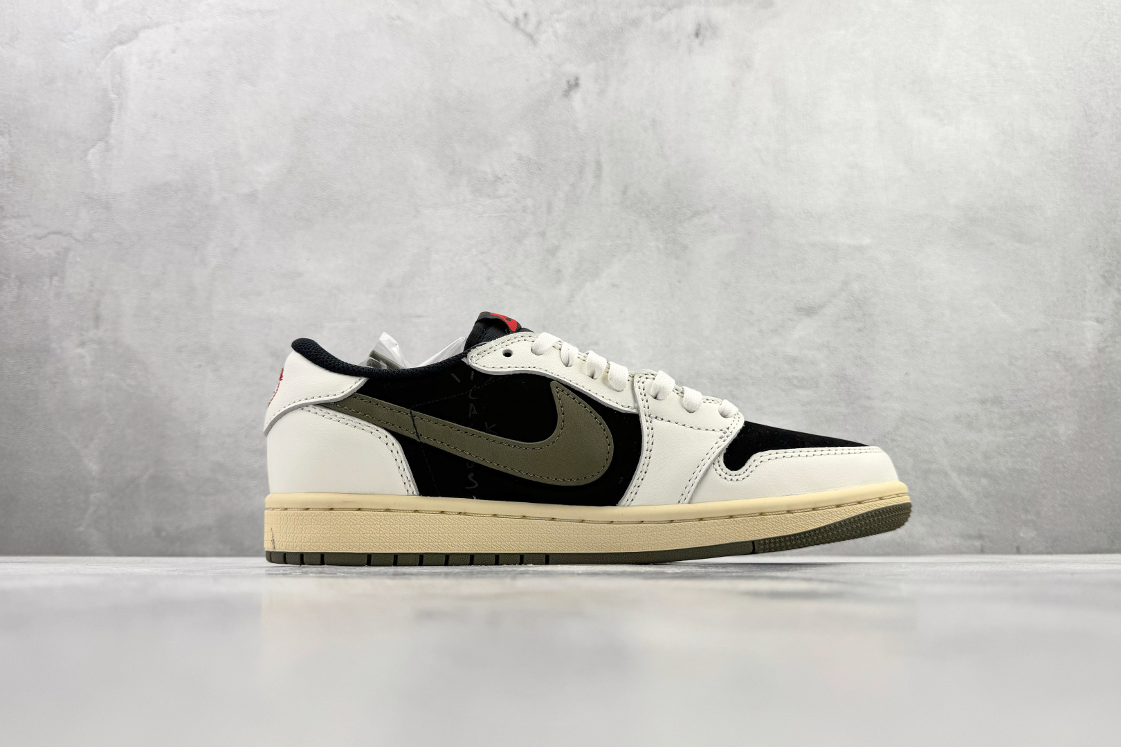 Travis Scott x Jordan Air Jordan 1 倒钩 5.0 皮革 Low ”Medium Olive” 黑绿橄榄 DZ4137-106 Travis Scott x Jordan Air Jordan 1 倒钩 5.0 皮革 Low ”Medium Olive” 黑绿橄榄 DZ4137-106