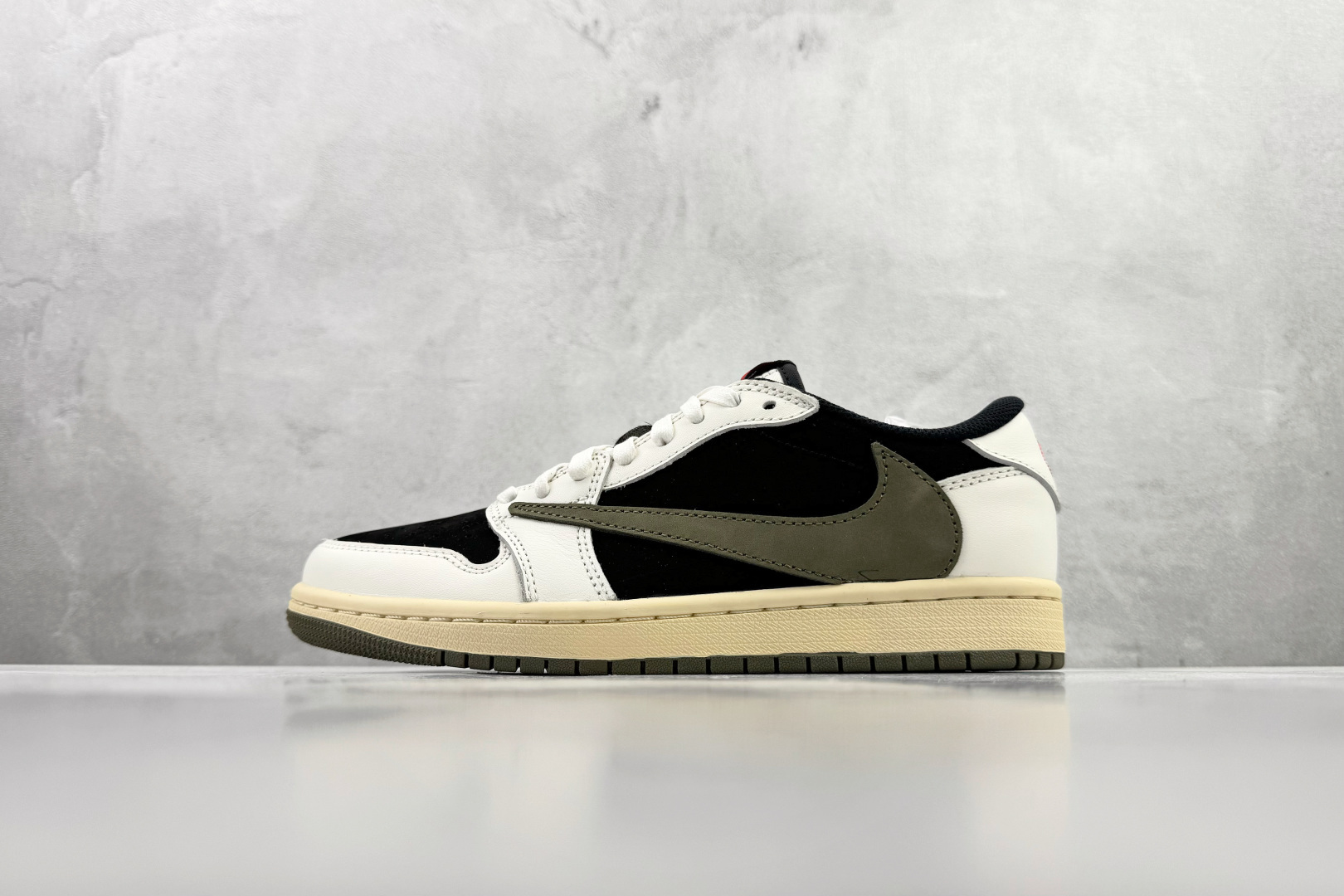 Travis Scott x Jordan Air Jordan 1 倒钩 5.0 皮革 Low ”Medium Olive” 黑绿橄榄 DZ4137-106 Travis Scott x Jordan Air Jordan 1 倒钩 5.0 皮革 Low ”Medium Olive” 黑绿橄榄 DZ4137-106
