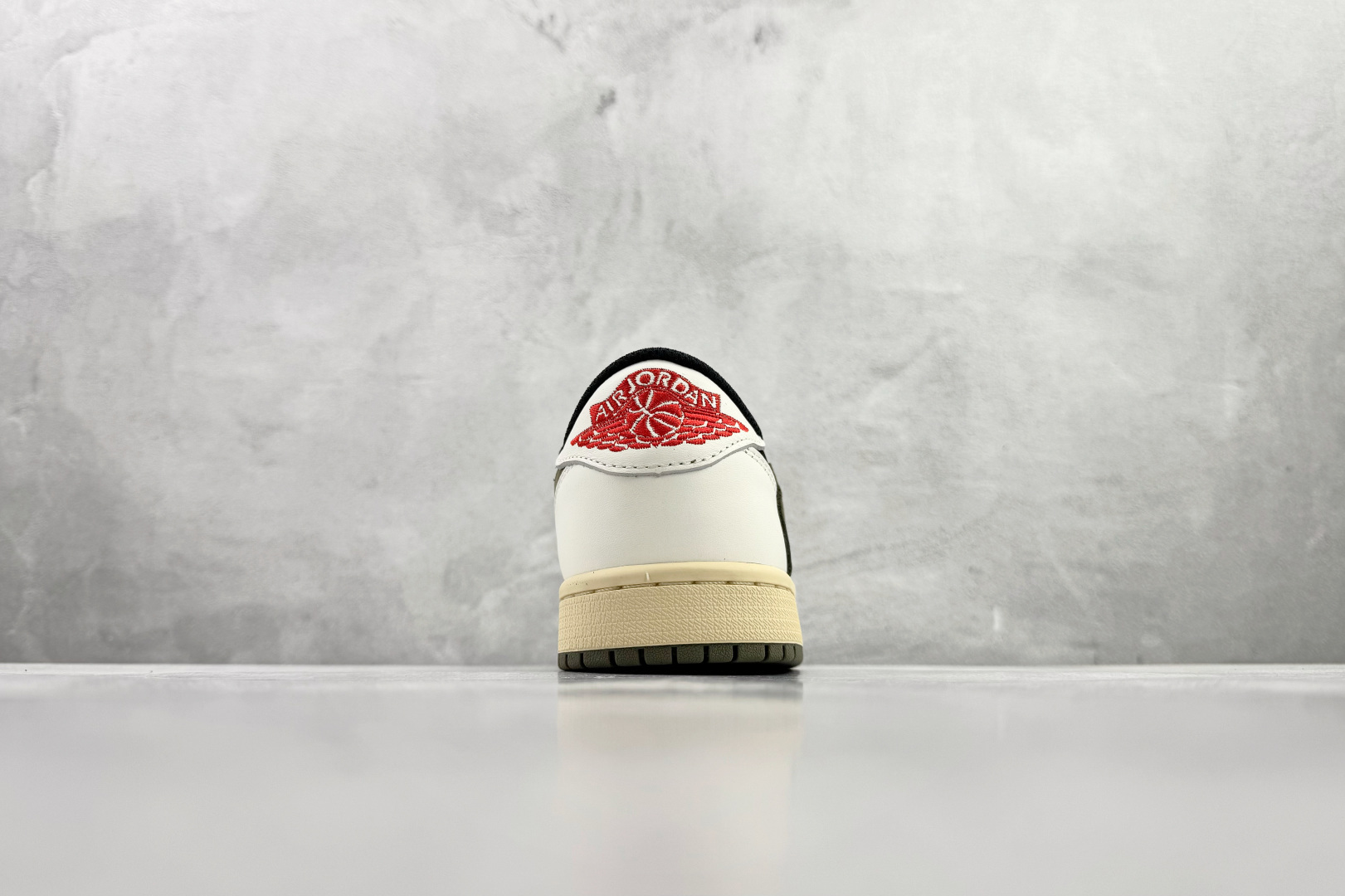 Travis Scott x Jordan Air Jordan 1 倒钩 5.0 皮革 Low ”Medium Olive” 黑绿橄榄 DZ4137-106 Travis Scott x Jordan Air Jordan 1 倒钩 5.0 皮革 Low ”Medium Olive” 黑绿橄榄 DZ4137-106