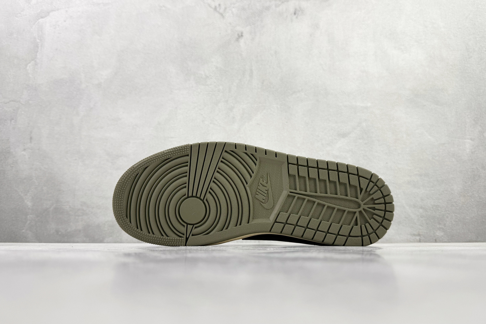 Travis Scott x Jordan Air Jordan 1 倒钩 5.0 皮革 Low ”Medium Olive” 黑绿橄榄 DZ4137-106 Travis Scott x Jordan Air Jordan 1 倒钩 5.0 皮革 Low ”Medium Olive” 黑绿橄榄 DZ4137-106