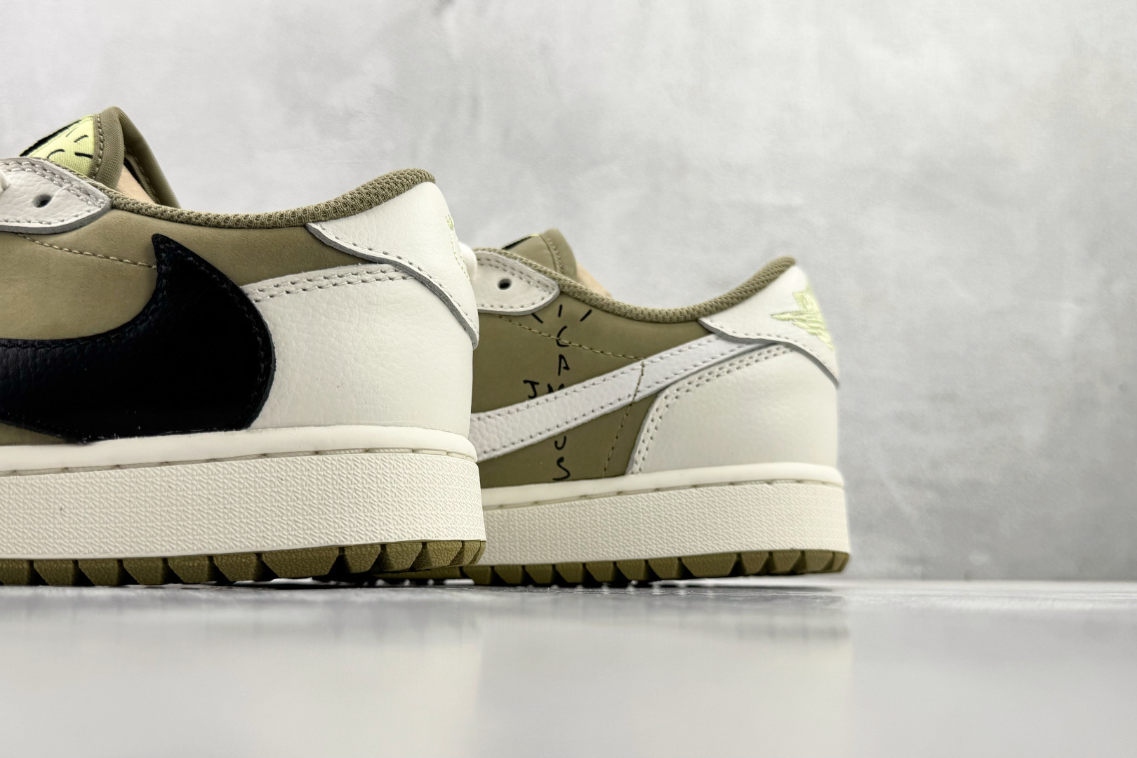 Travis Scott x Jordan Air Jordan 1 Low Golf 倒钩6.0 EVA 棕白 FZ3124-200 Travis Scott x Jordan Air Jordan 1 Low Golf 倒钩6.0 EVA 棕白 FZ3124-200